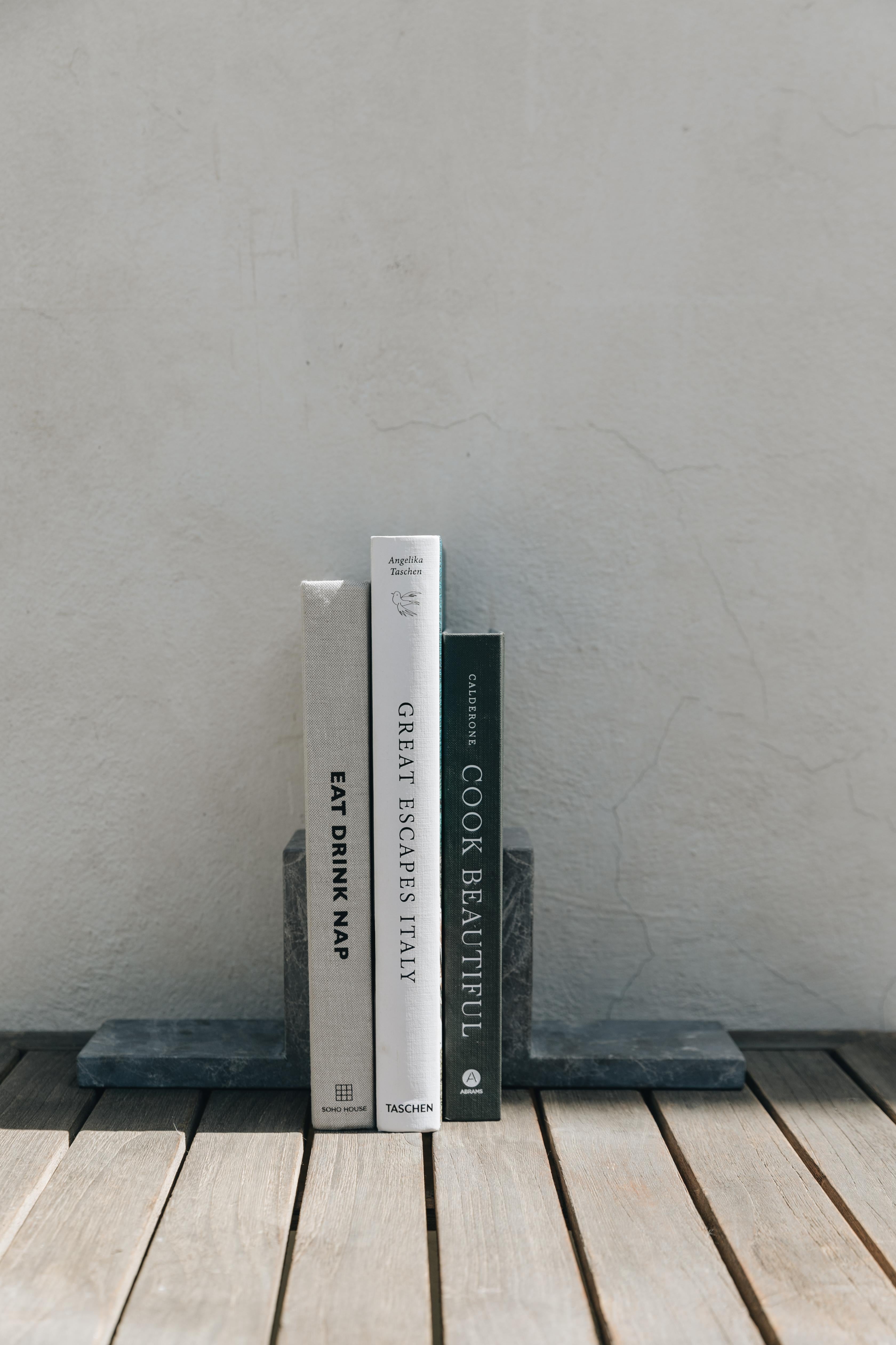 These marble bookends from Casa Almasi are an exquisite addition to any home or event, crafted by skilled Mexican artisans. These bookends are available in five different types of marble, including black Monterrey, white Veneciano, gray Rochelle,