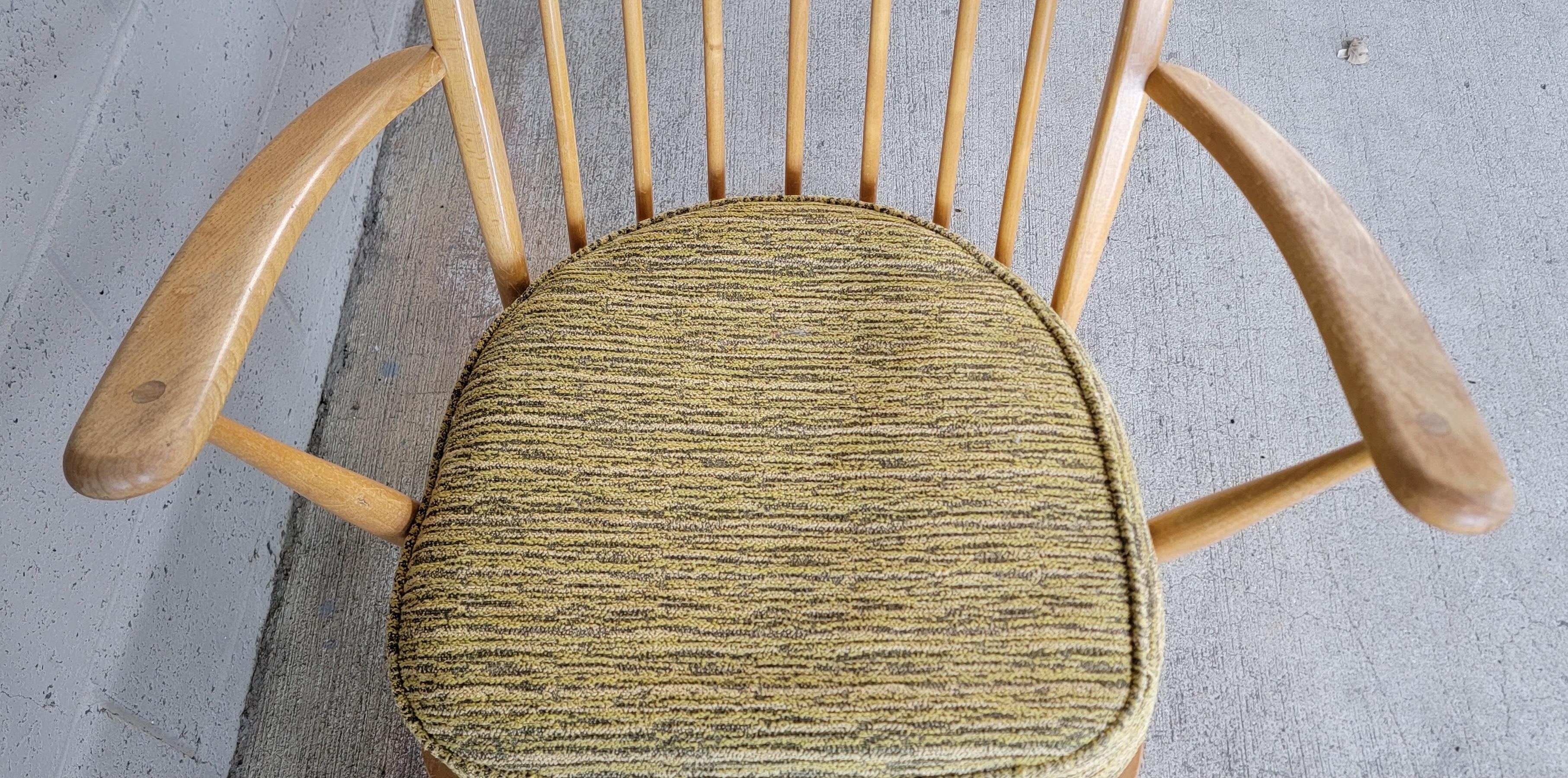 Lucian Ercolani for Ercol, Beech Wood Hoop Back Lounge Chair. 1960's For Sale 3