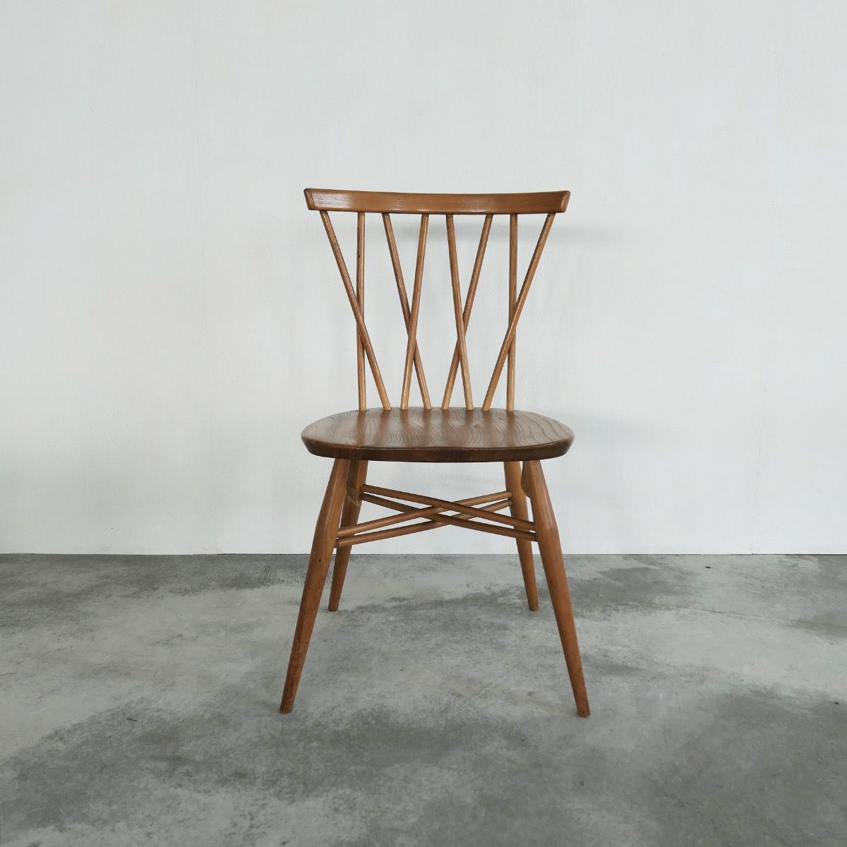 Lucian Ercolani for Ercol Cross spindle back chair in beech and elm.

Lovely spindle back chair by Ercol, designed by the founder of the company Lucian Ercolani. Great simple but graphical design, due to the playfully crossed spindles in the