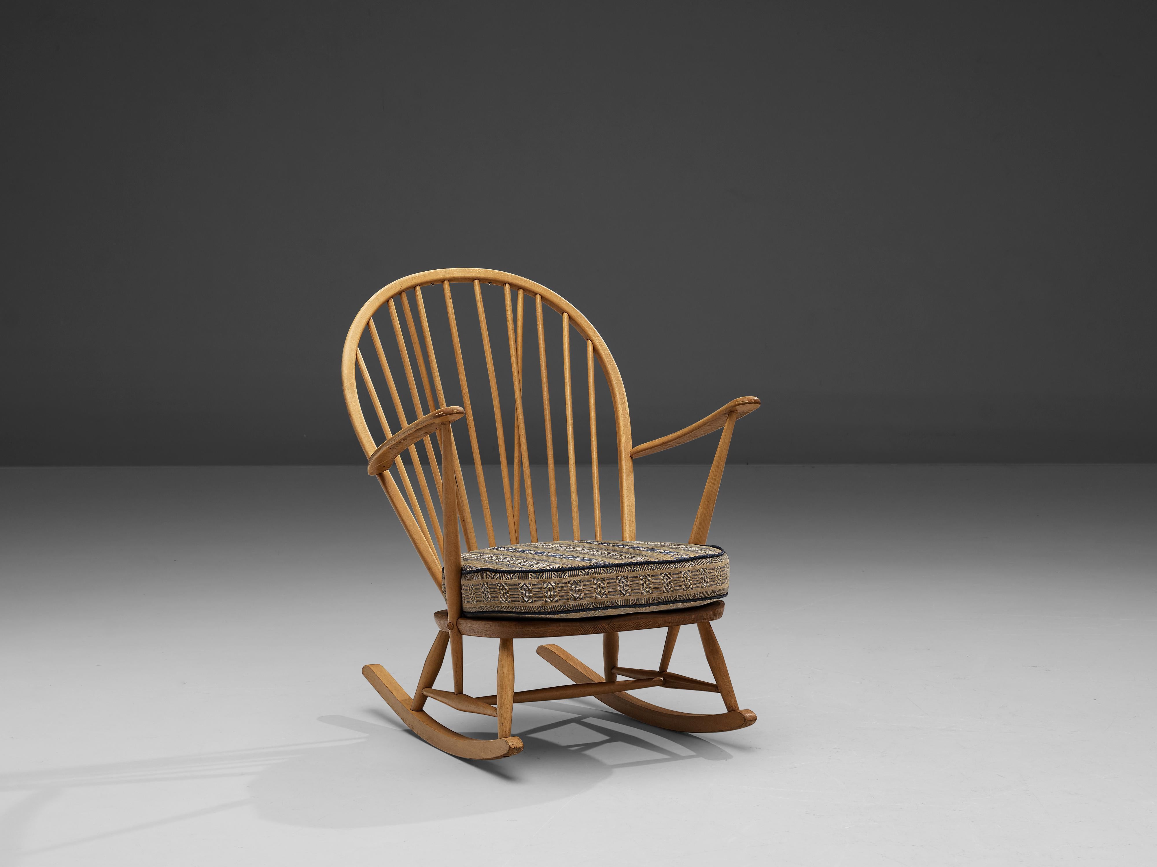 Lucian Ercolani for Ercol Rocking Chair in Beech and Oak For Sale 2