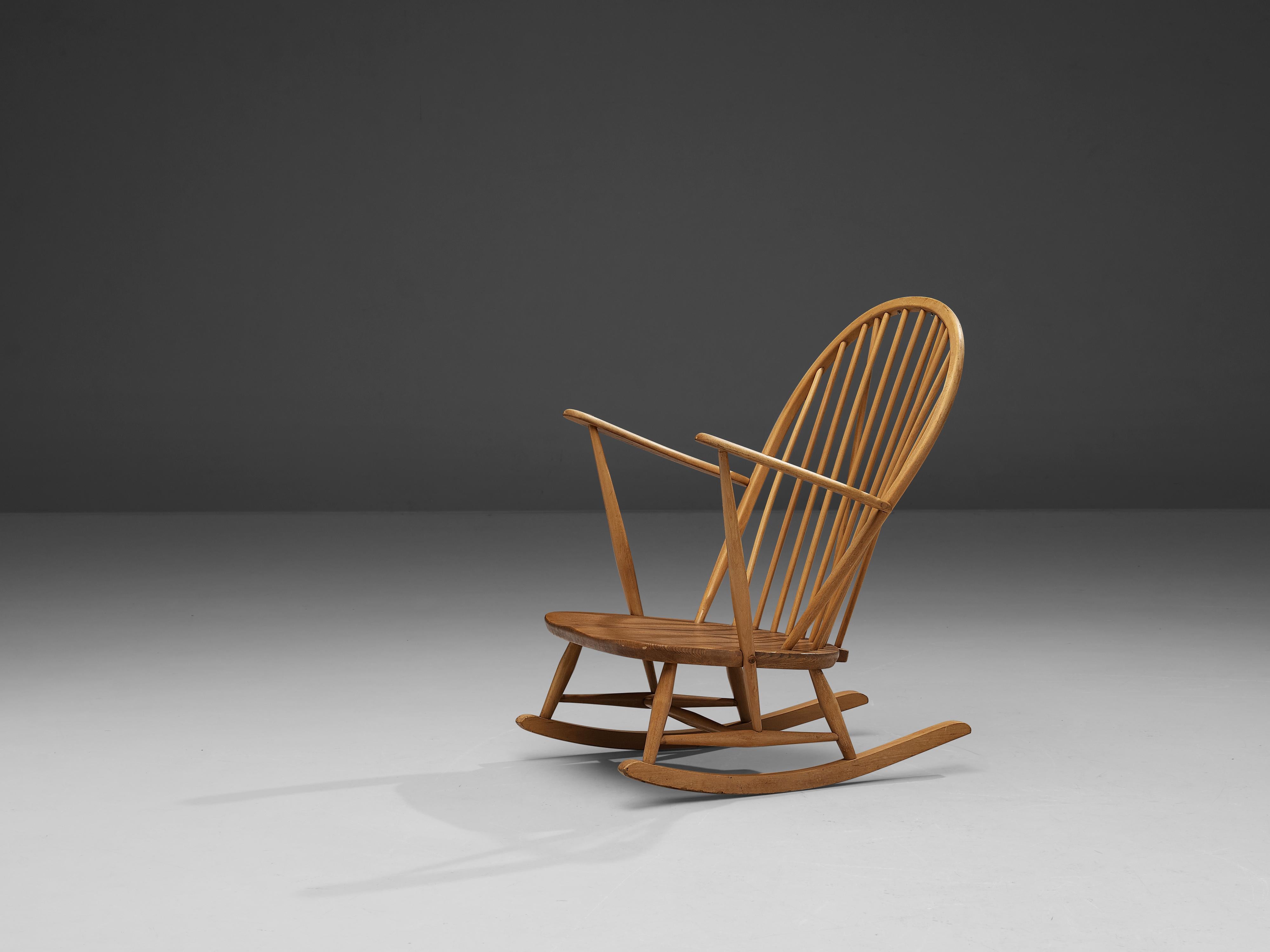 Lucian Ercolani for Ercol Rocking Chair in Beech and Oak In Good Condition For Sale In Waalwijk, NL