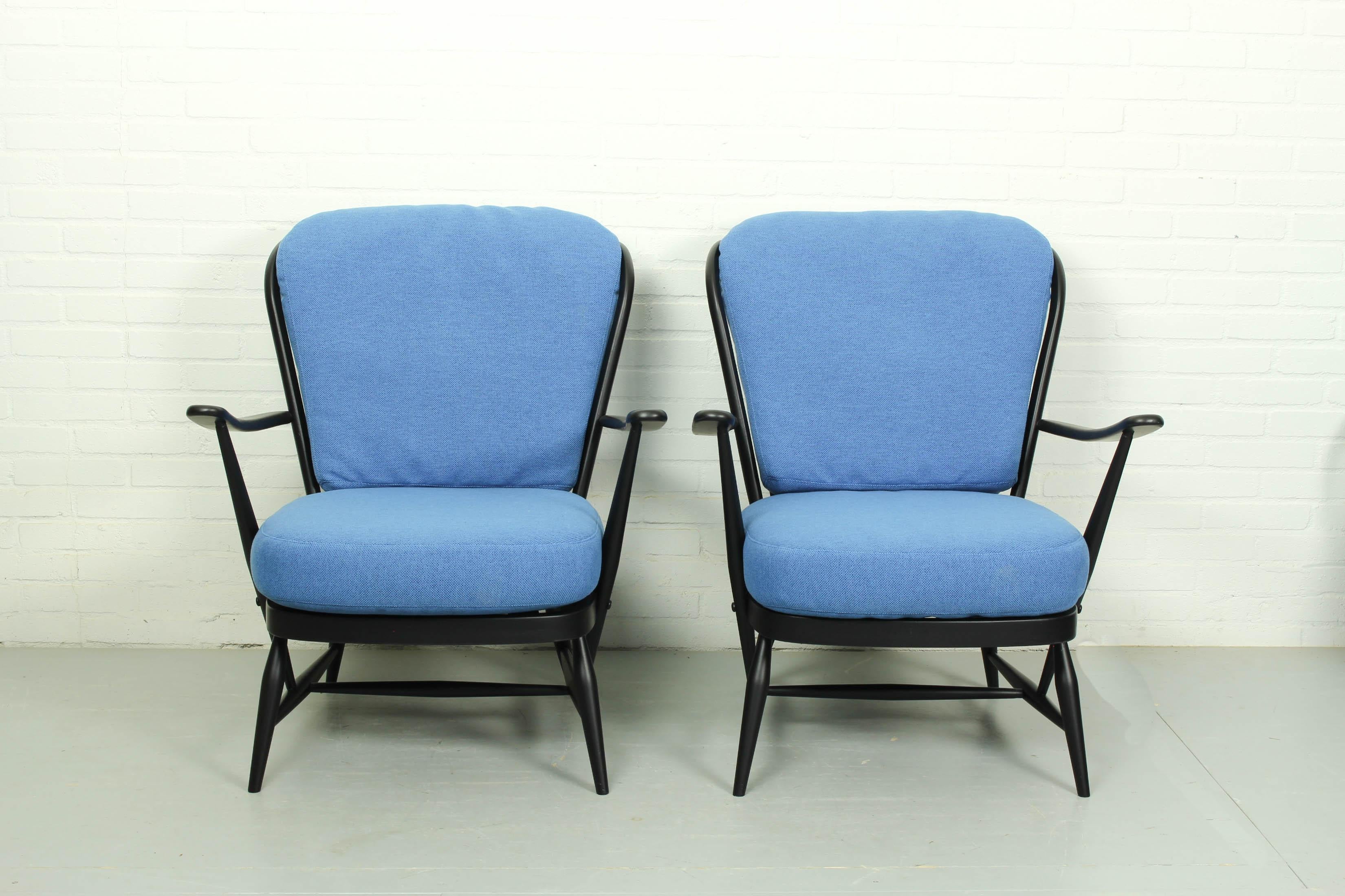 Ensemble de salon Lucian Ercolani avec canapé Modèle 355 et 2 chaises longues Windsor en vente 9