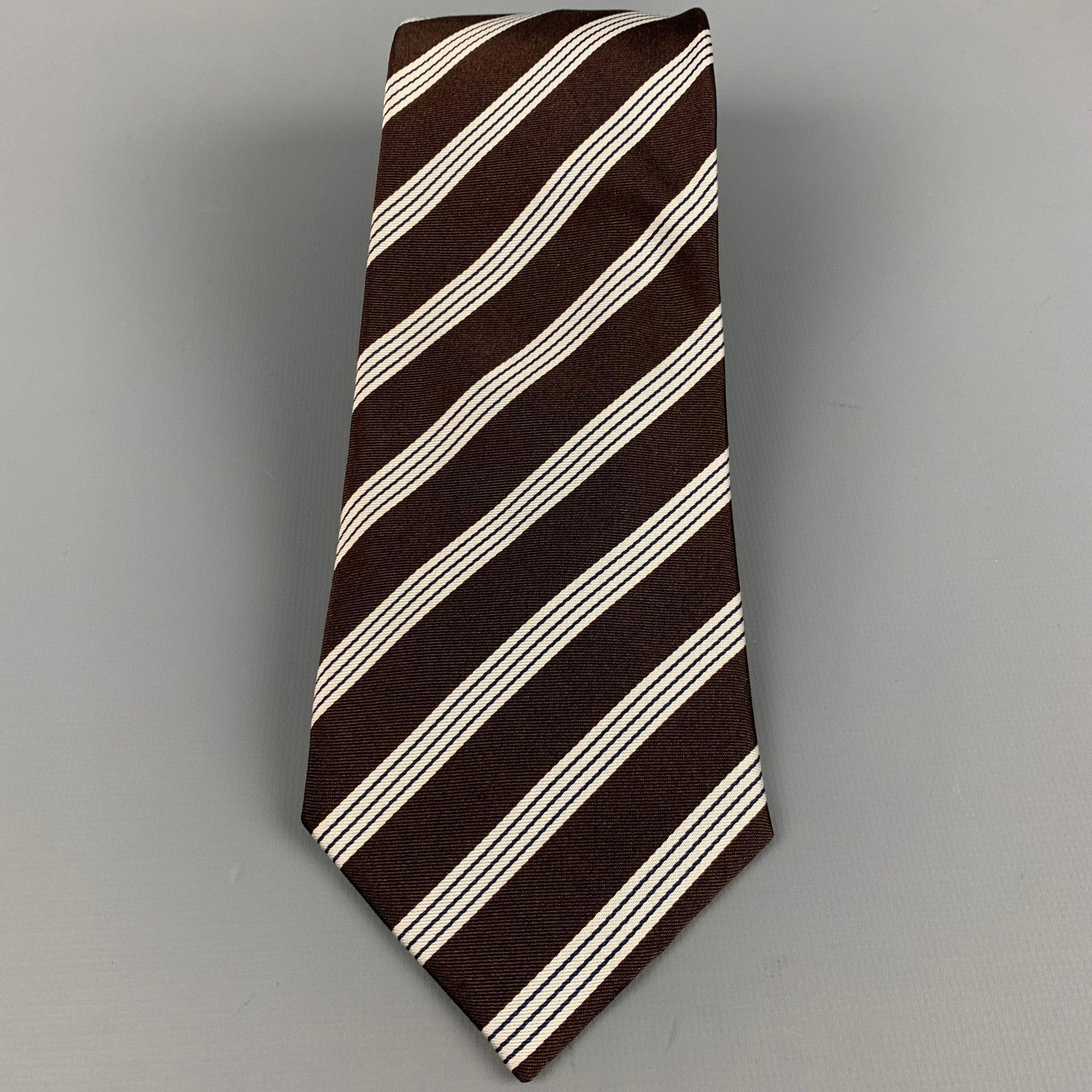 LUCIANO BARBERA
necktie in a brown silk featuring white diagonal stripes. Made in Italy.Excellent Pre-Owned Condition. 

Measurements: 
  Width: 3.5 inches Length: 61 inches 
  
  
 
Reference: 127745
Category: Tie
More Details
    
Brand:  LUCIANO