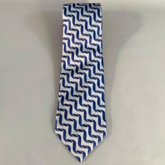 Cravatta in seta Jacquard Zig Zag blu navy di LUCIANO BARBERA