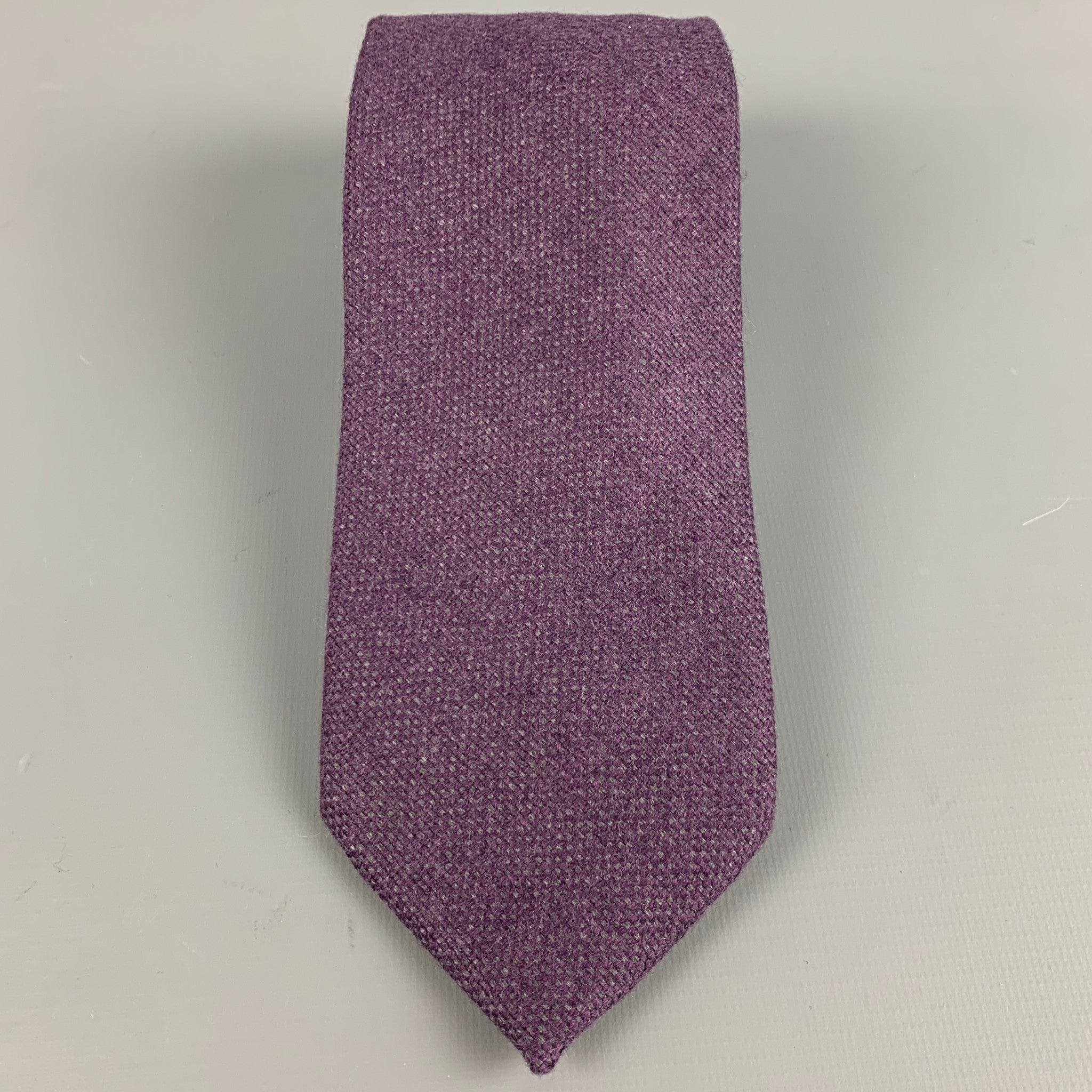 LUCIANO BARBERA necktie
in a purple and grey wool featuring a subtle woven pattern. Made in Italy.Very Good Pre-Owned Condition. Minor signs of wear. 

Measurements: 
  Width: 3 inches Length: 59 inches 
  
  
 
Reference: 127746
Category: Tie
More