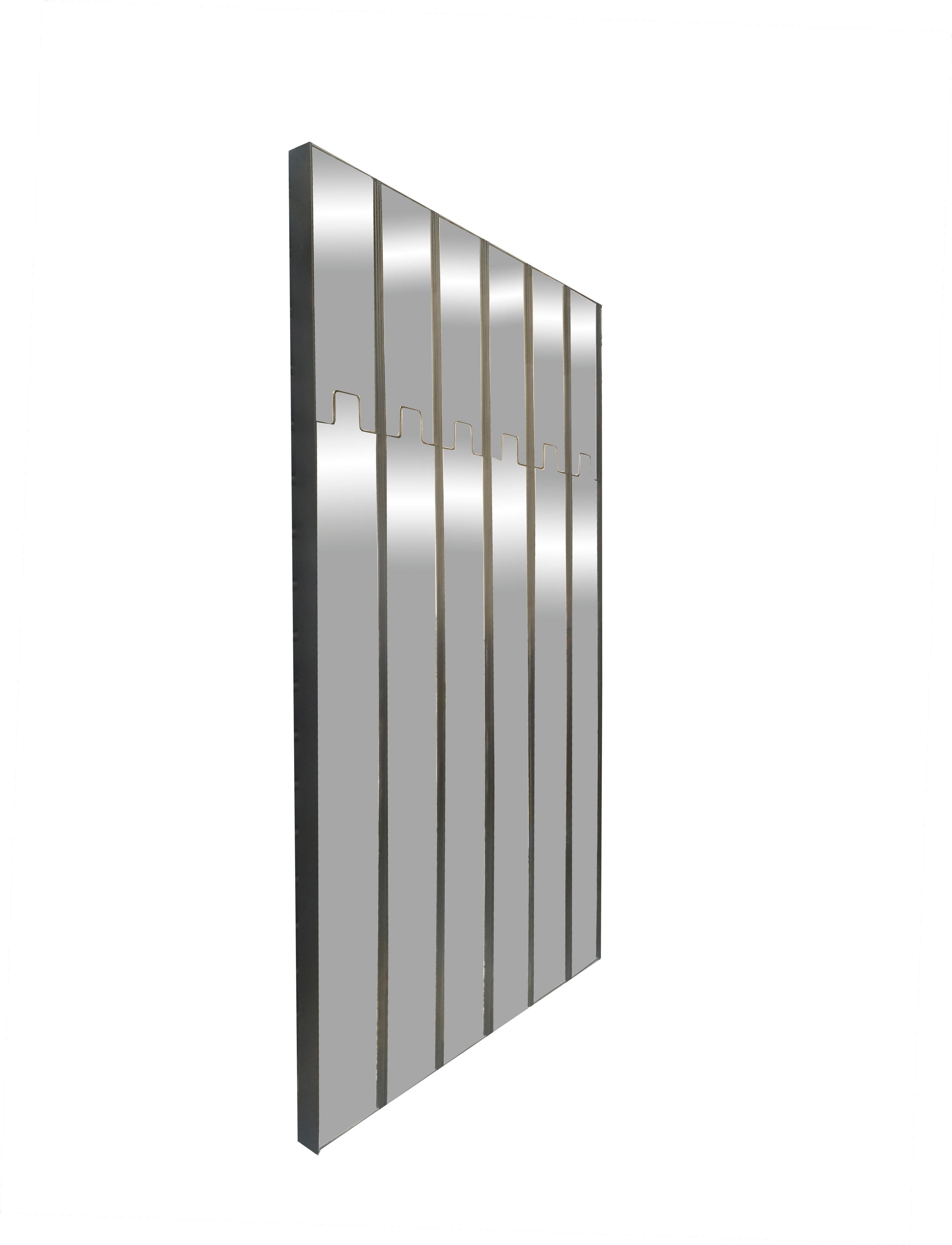 Modular coat rack/mirror Mod. 'Gronda'
Designed by Luciano Bertoncini and produced by Elco in the 1970s. Set of 6 modules with a fixed mirror part and a movable one that can be pressed to be used as a coat hanger..
Structure made of extruded plastic
