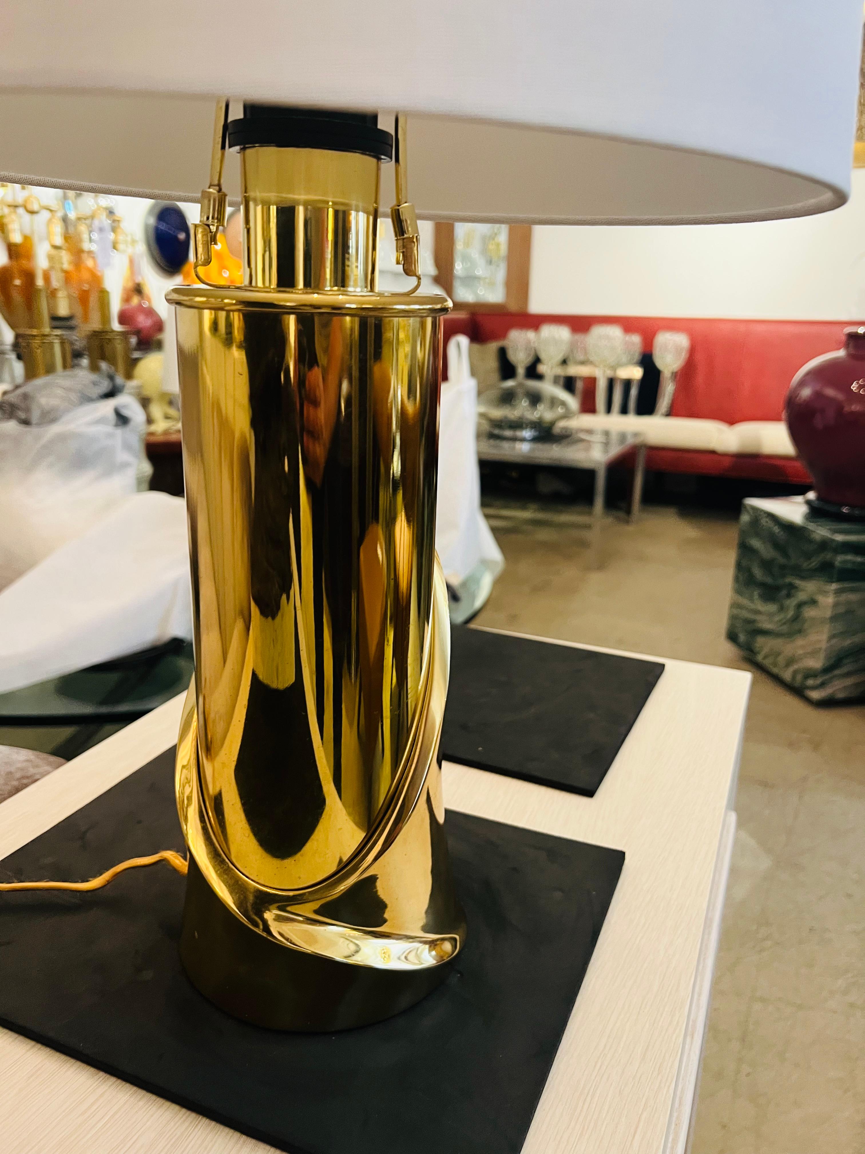 Luciano Frigerio 1970s Sculptural Italian Table Lamp Midcenturyi In Excellent Condition For Sale In New York, NY