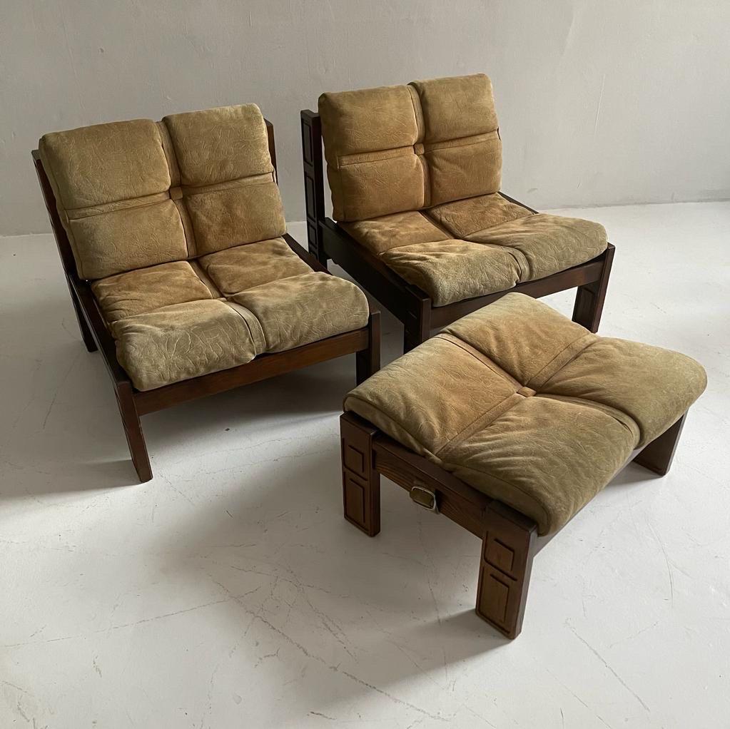 Luciano Frigerio Attributed Lounge Chairs Pair and Ottoman Suede Leather, Italy For Sale 4