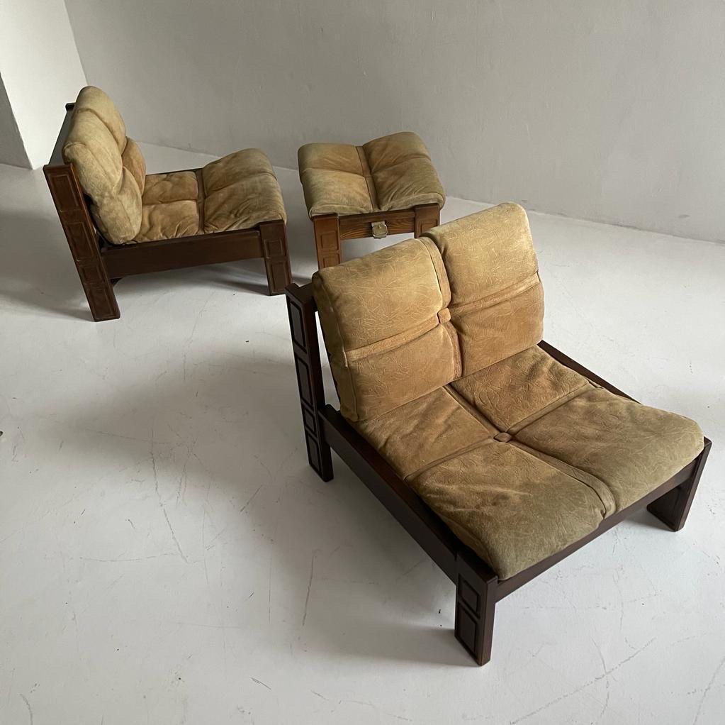 Luciano Frigerio Attributed Lounge Chairs Pair and Ottoman Suede Leather, Italy In Good Condition For Sale In Vienna, AT