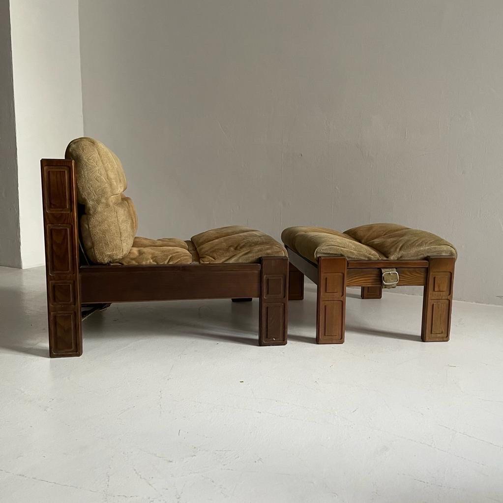 Late 20th Century Luciano Frigerio Attributed Lounge Chairs Pair and Ottoman Suede Leather, Italy For Sale