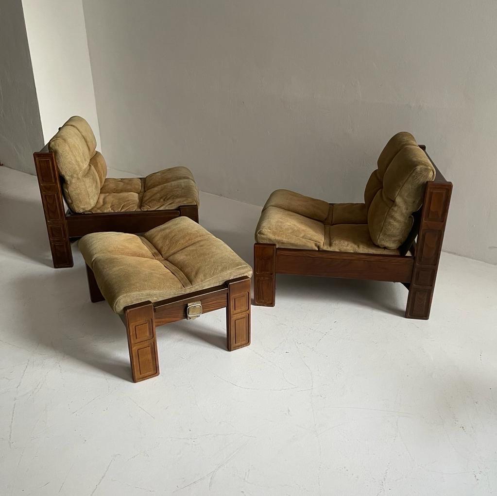 Luciano Frigerio Attributed Lounge Chairs Pair and Ottoman Suede Leather, Italy For Sale 1