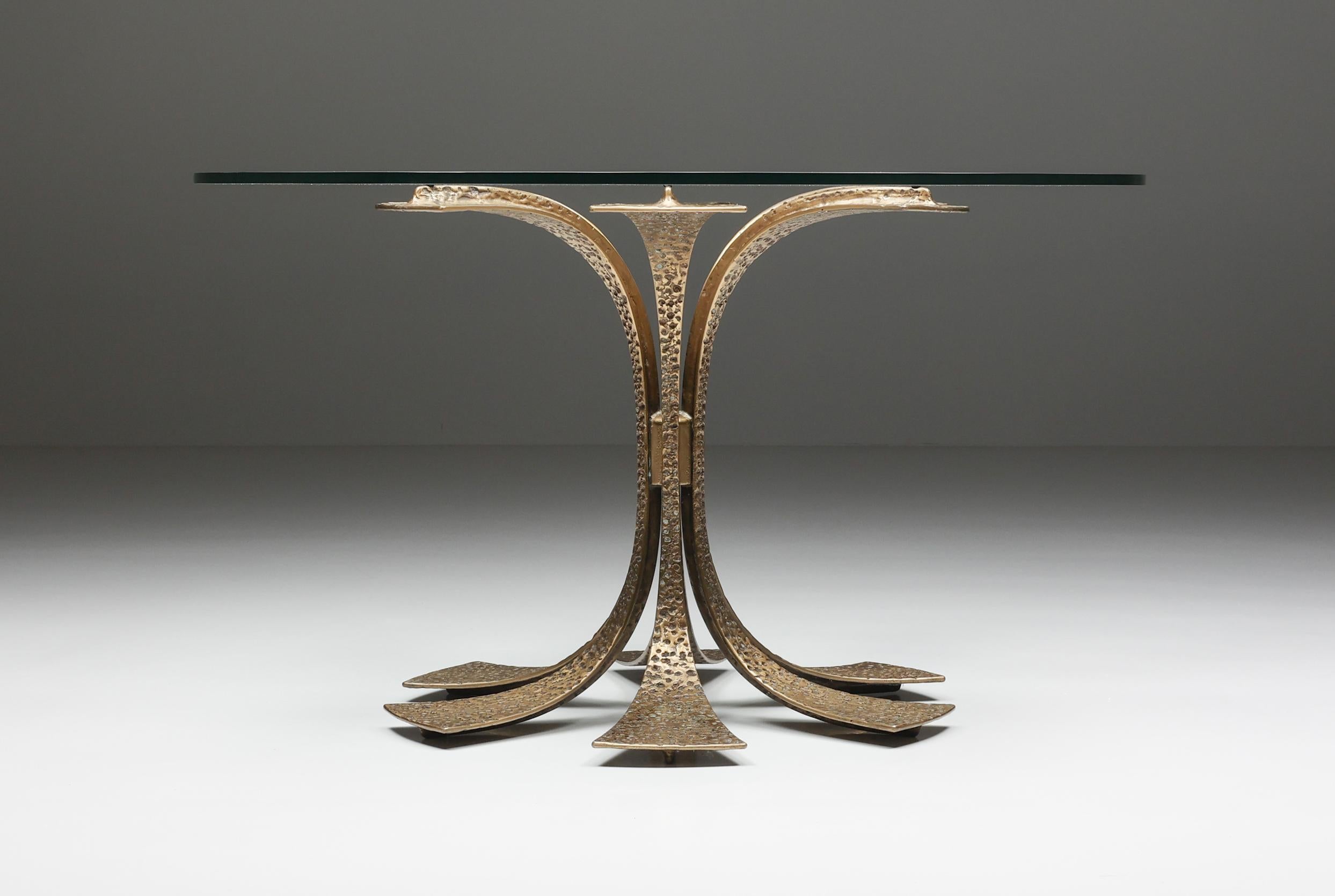 Hollywood Regency; Hammered brass dining table; Luciano Frigerio; 1980's

Brass dining table with a clear glass top designed by designer and musician Luciano Frigerio. Fits well in an eclectic Hollywood Regency-inspired interior. Frequent visits