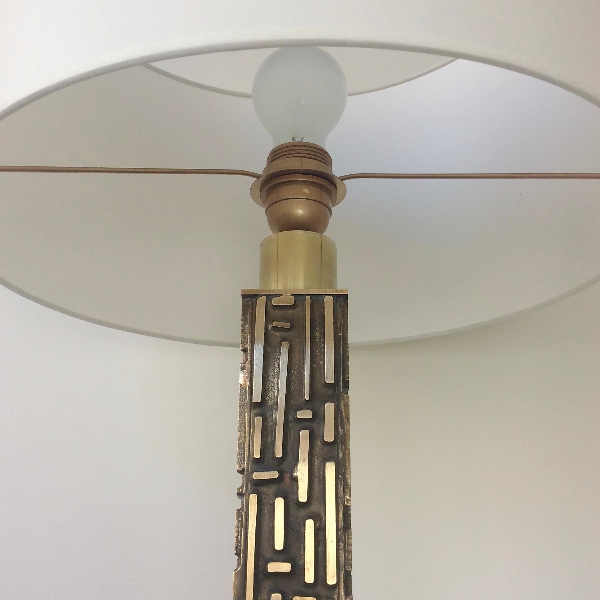 Bronzo Lampada in bronzo e ottone di Luciano Frigerio, 1970 circa, Italia in vendita