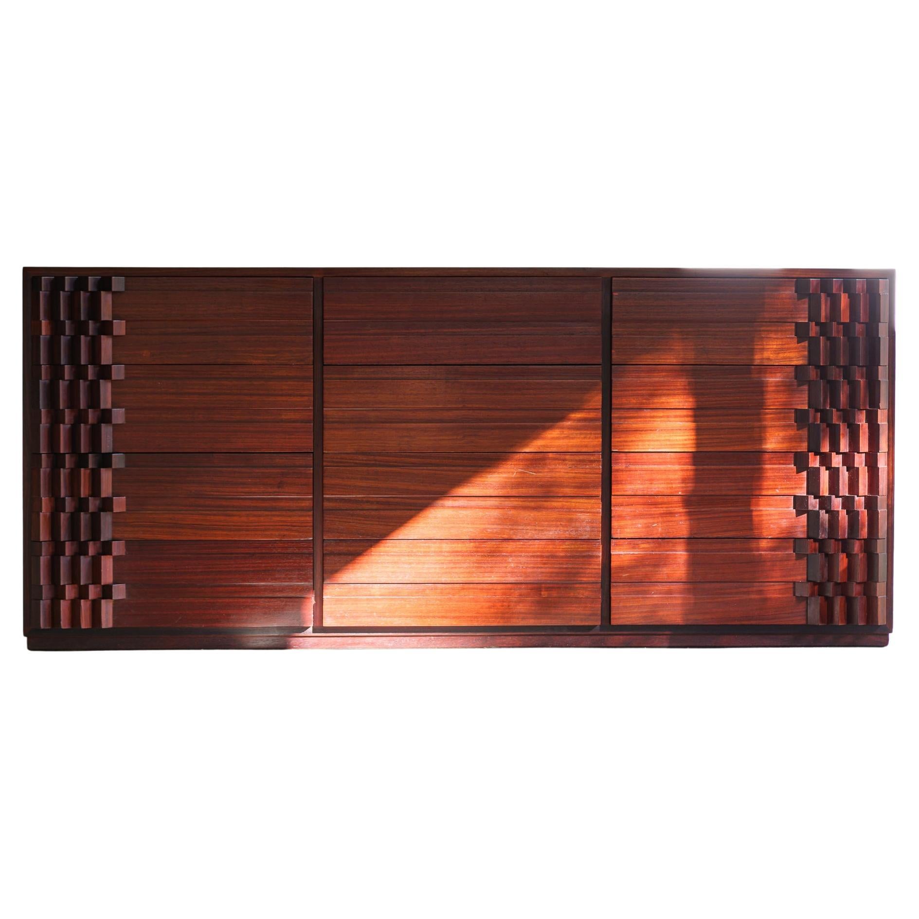Luciano Frigerio „Diamante“ Sideboard mit grafischen Details, Italien 1970er Jahre