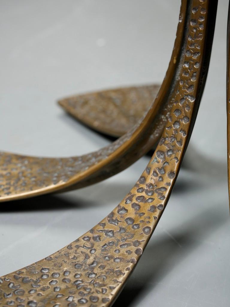 Luciano Frigerio Dining Table in hammered Brass and Glass, Italy, 1960's For Sale 4