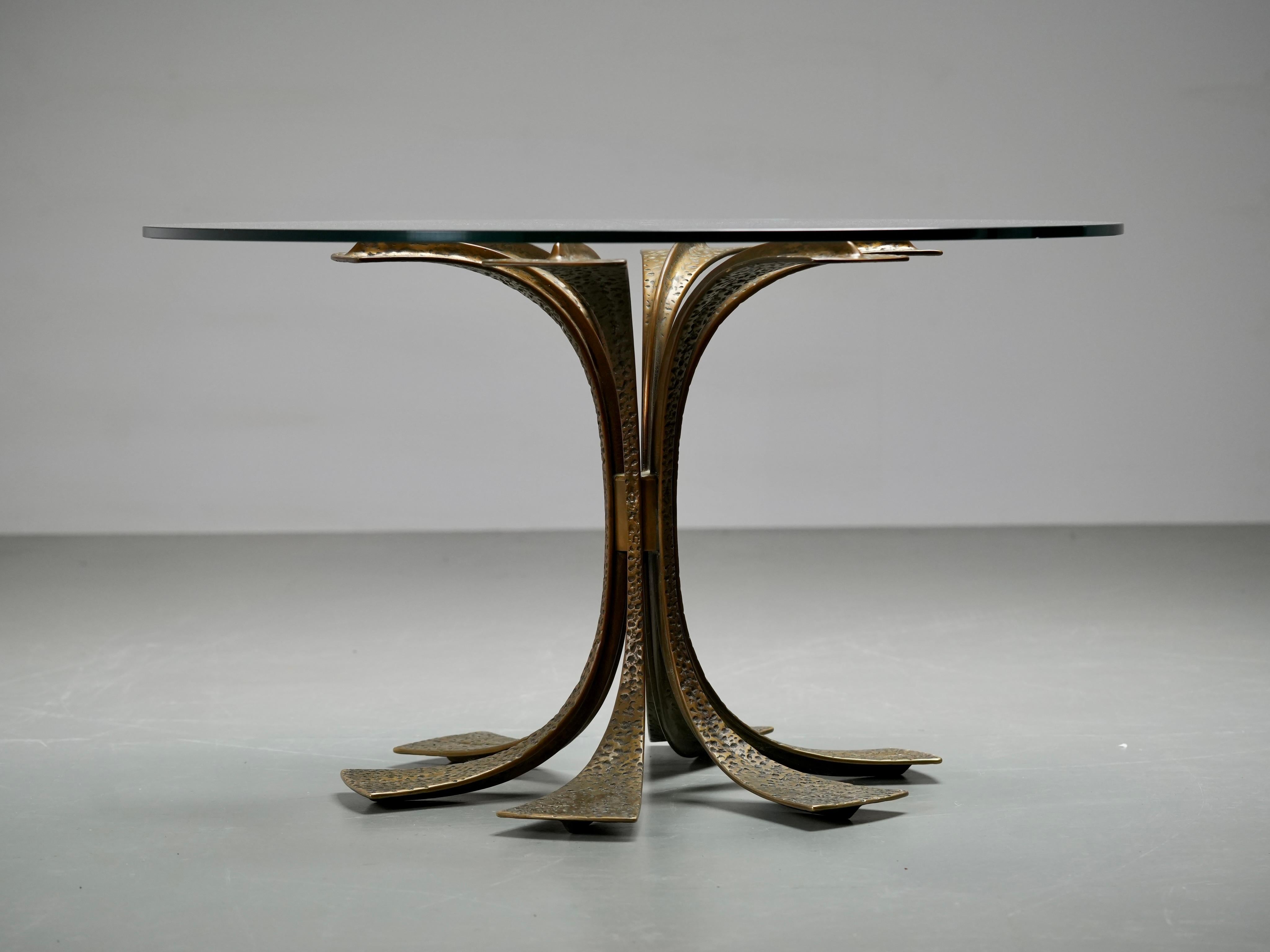 Mid-Century Modern Luciano Frigerio Dining Table in hammered Brass and Glass, Italy, 1960's For Sale