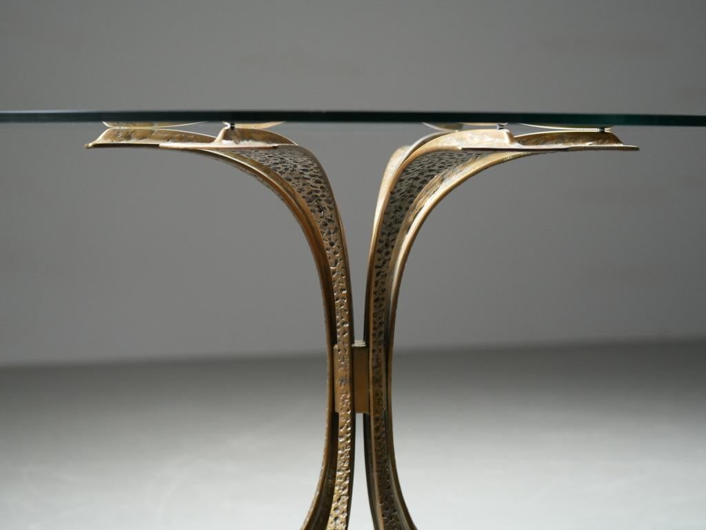 Italian Luciano Frigerio Dining Table in hammered Brass and Glass, Italy, 1960's For Sale