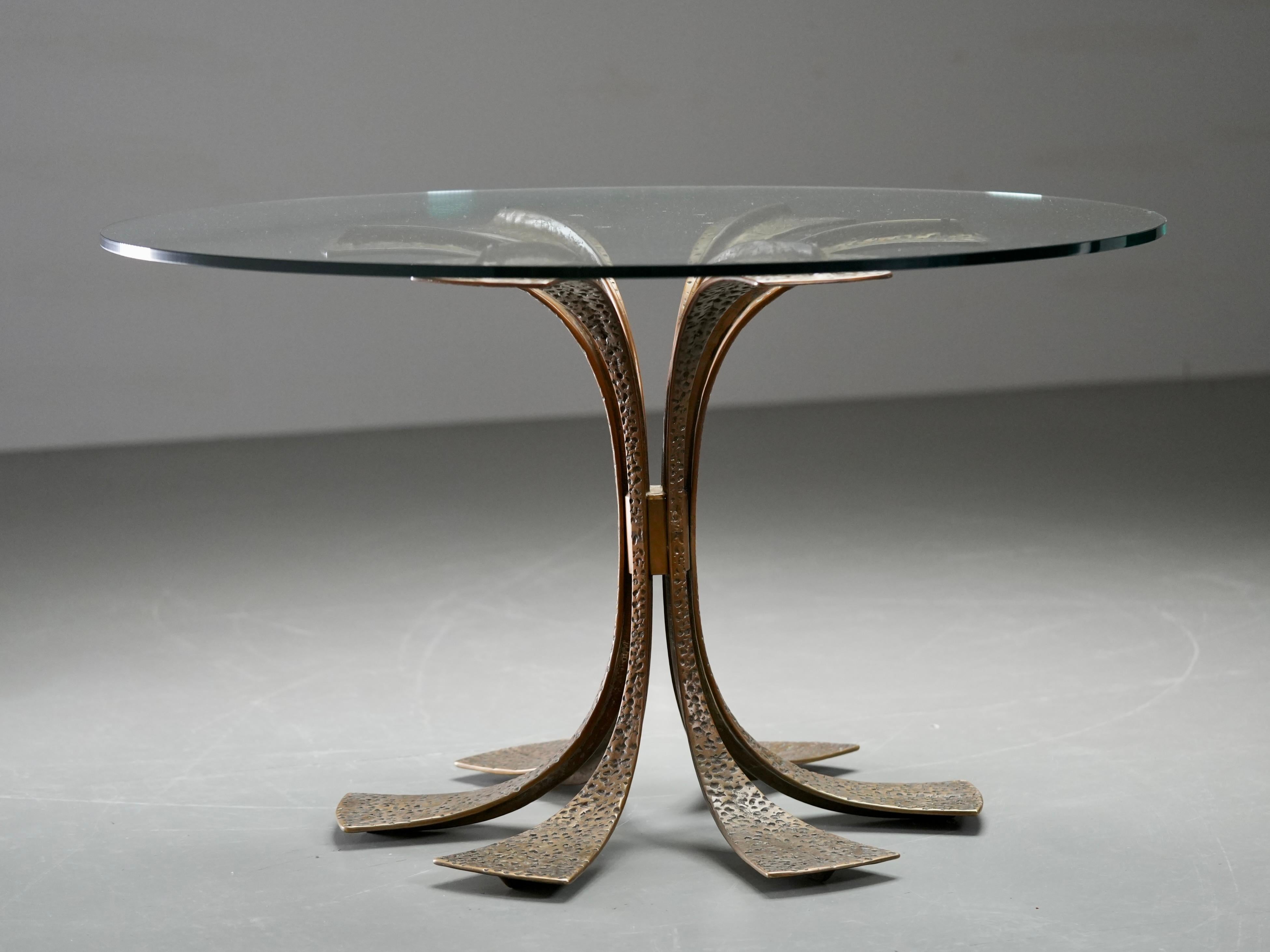 Mid-20th Century Luciano Frigerio Dining Table in hammered Brass and Glass, Italy, 1960's For Sale