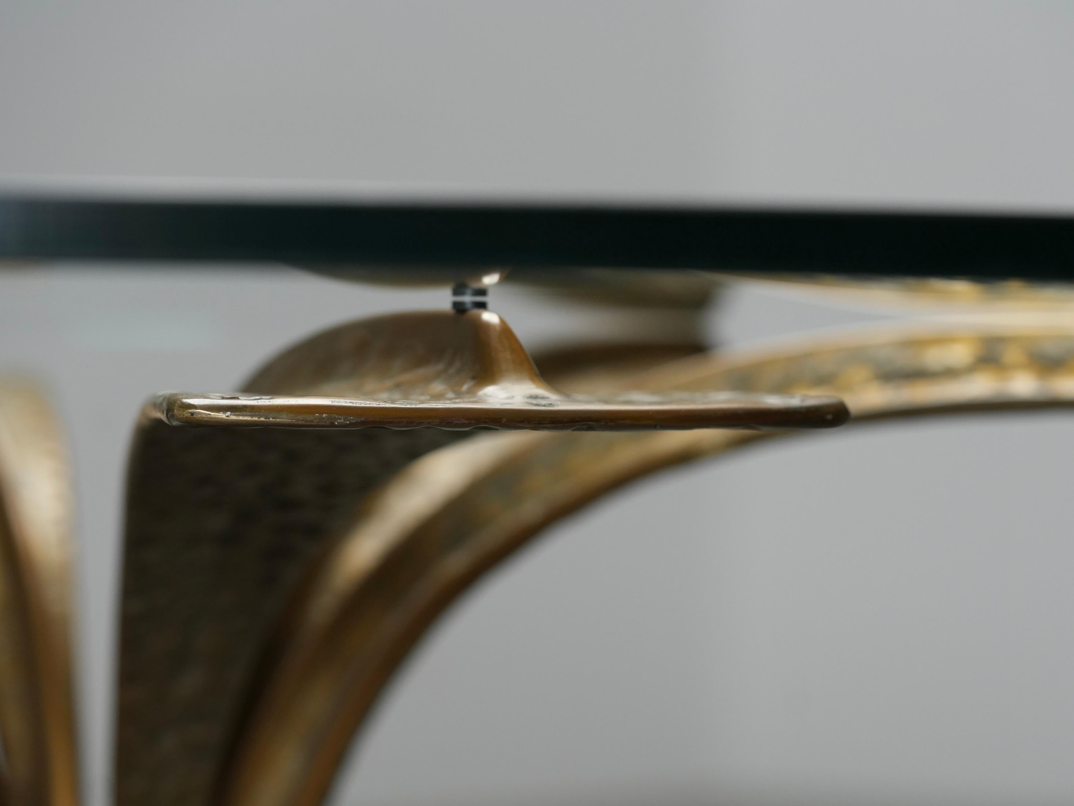 Luciano Frigerio Dining Table in hammered Brass and Glass, Italy, 1960's For Sale 3