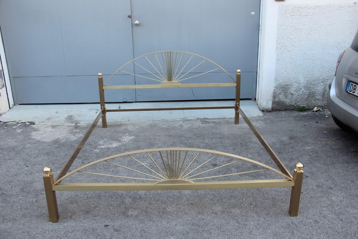 Luciano Frigerio Double Bed in Solid Italian Gold Brass Design 1970 with Rays For Sale 1