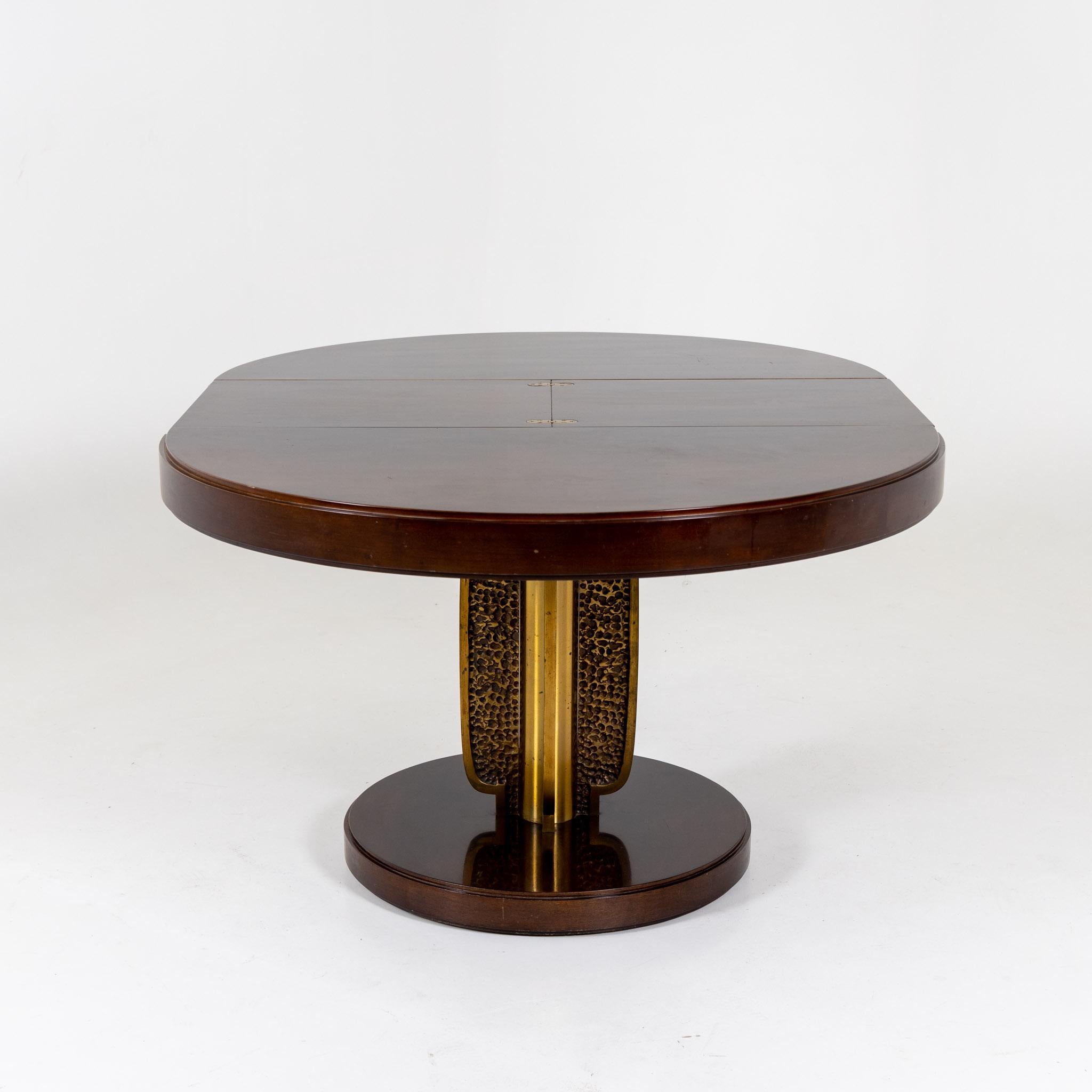 Luciano Frigerio Extension Dining Table Table In Fair Condition For Sale In New York, NY
