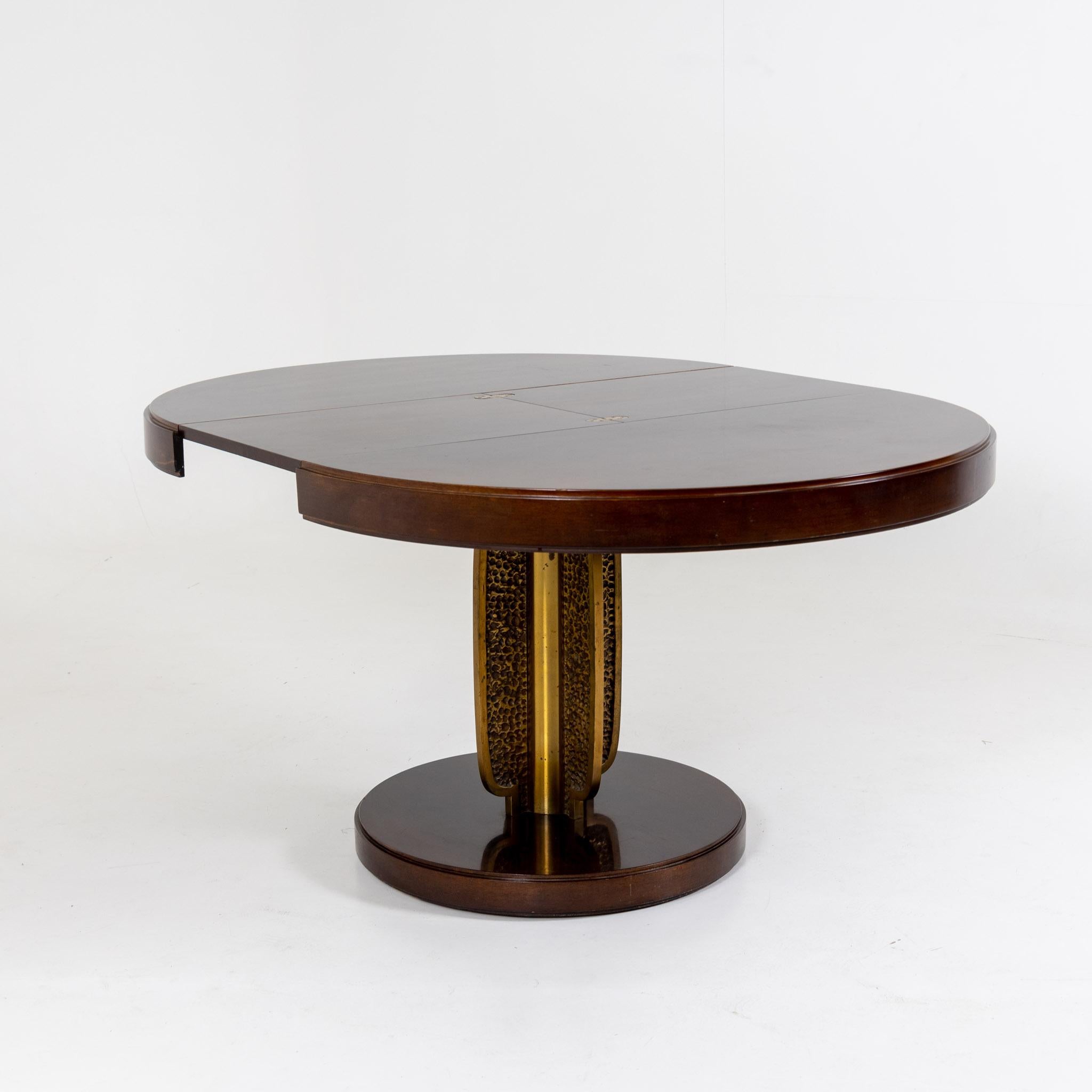 Late 20th Century Luciano Frigerio Extension Dining Table Table For Sale