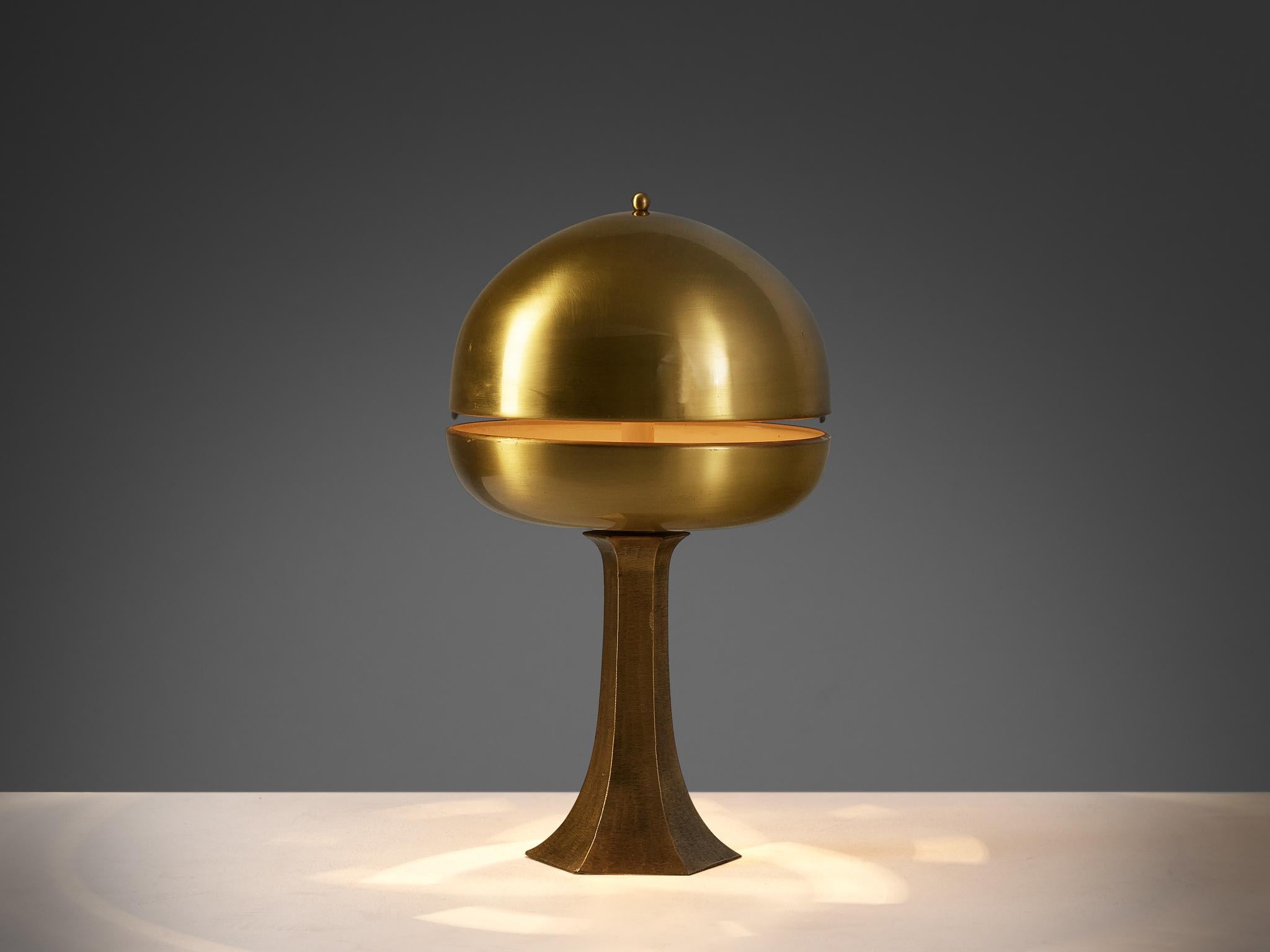 Post-Modern Luciano Frigerio for Frigerio di Desio Table Lamp in Brass For Sale