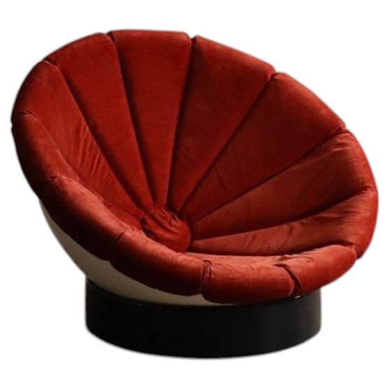 Fiberglass 'Girasole' Chair with Pillow by Luciano Frigerio, Italy