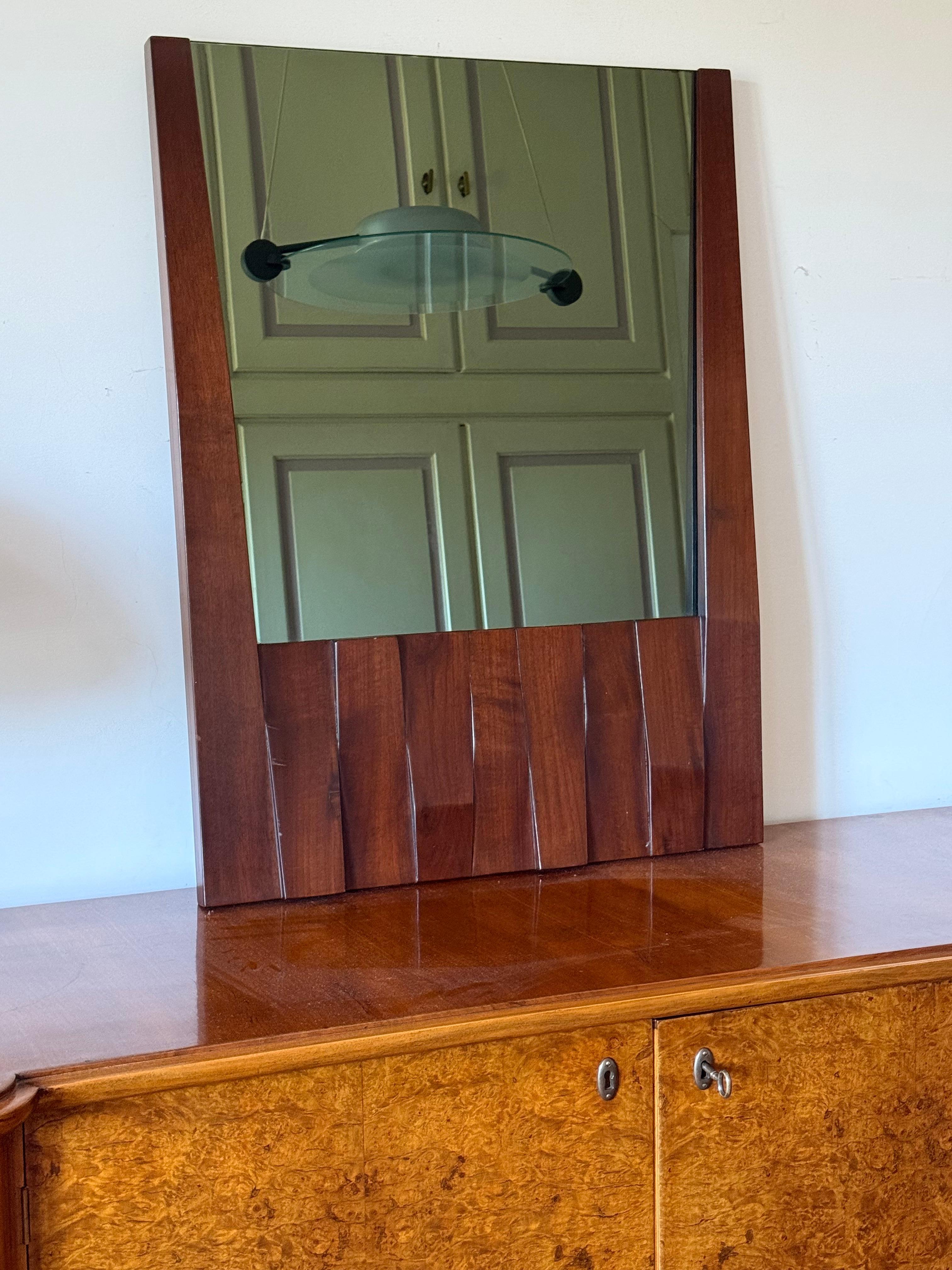 Luciano Frigerio, Hollywood Regency mod. miroir en noyer massif baryté, Italie 1970 Excellent état - En vente à Firenze, IT