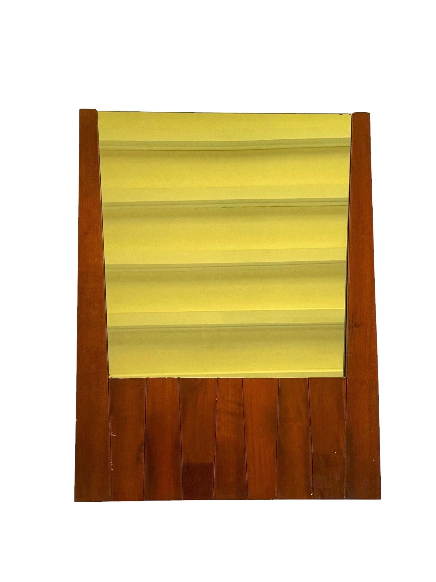 Luciano Frigerio, Hollywood Regency mod. miroir en noyer massif baryté, Italie 1970 en vente 1