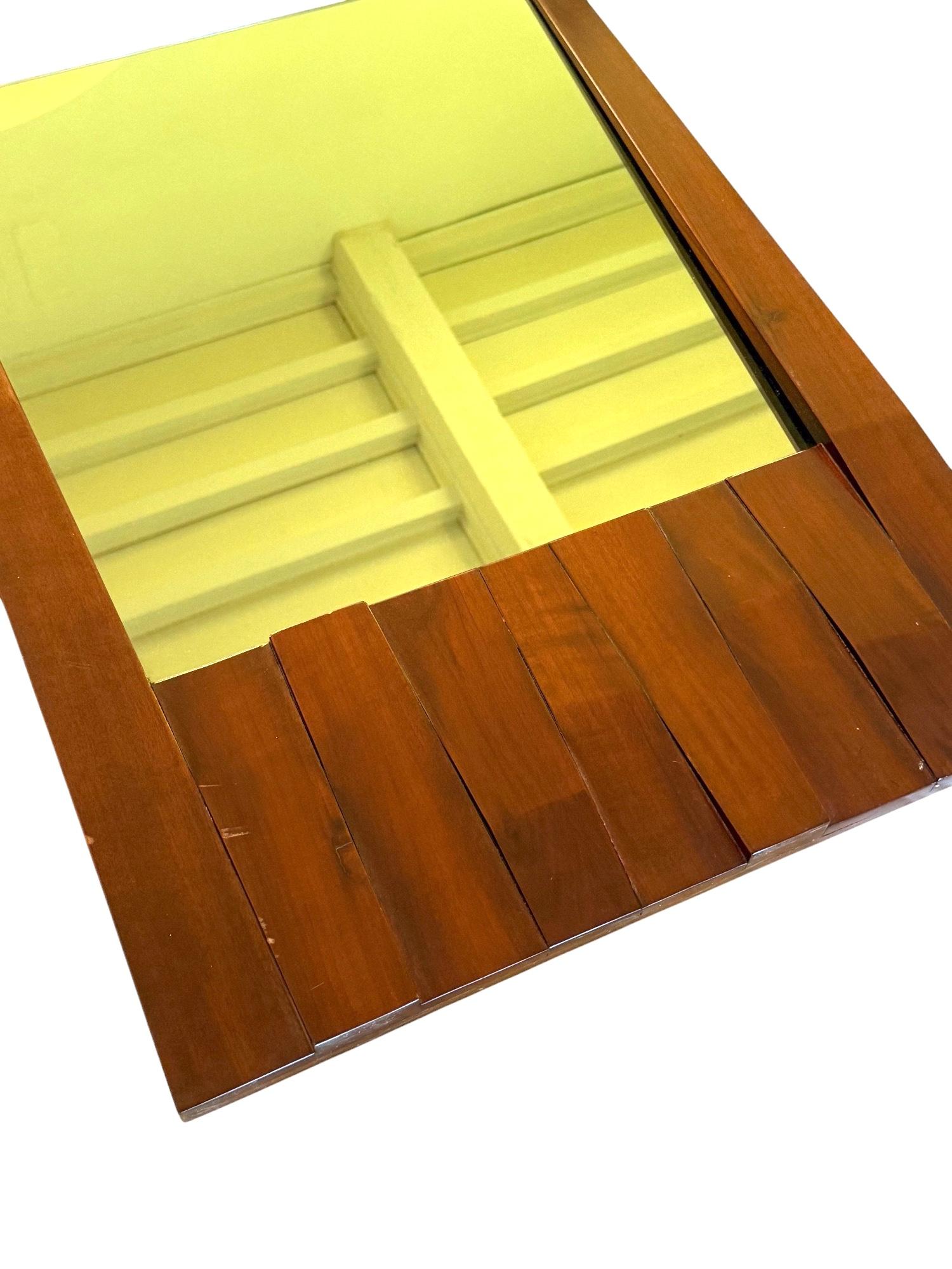 Luciano Frigerio, Hollywood Regency mod. miroir en noyer massif baryté, Italie 1970 en vente 3