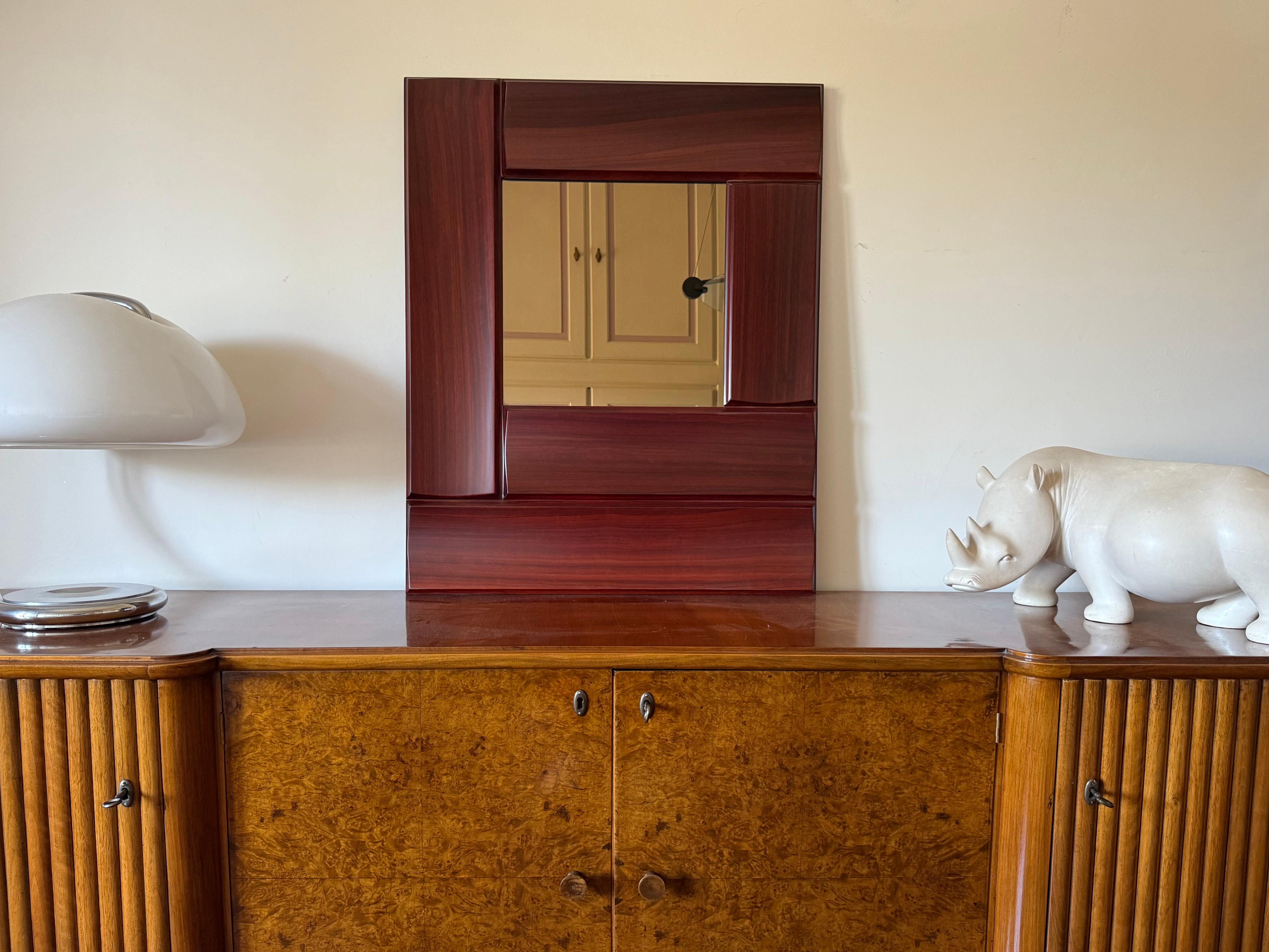Hollywood Regency mod. Tartaro solid padouk wood mirror

Luciano Frigerio (1928-1999), Frigerio di Desio Italy, 1970s

solid paddock wood

Golden mirror

Limited edition.

The mirror comes with authentication issued by the Frigerio family

H 80 cm -