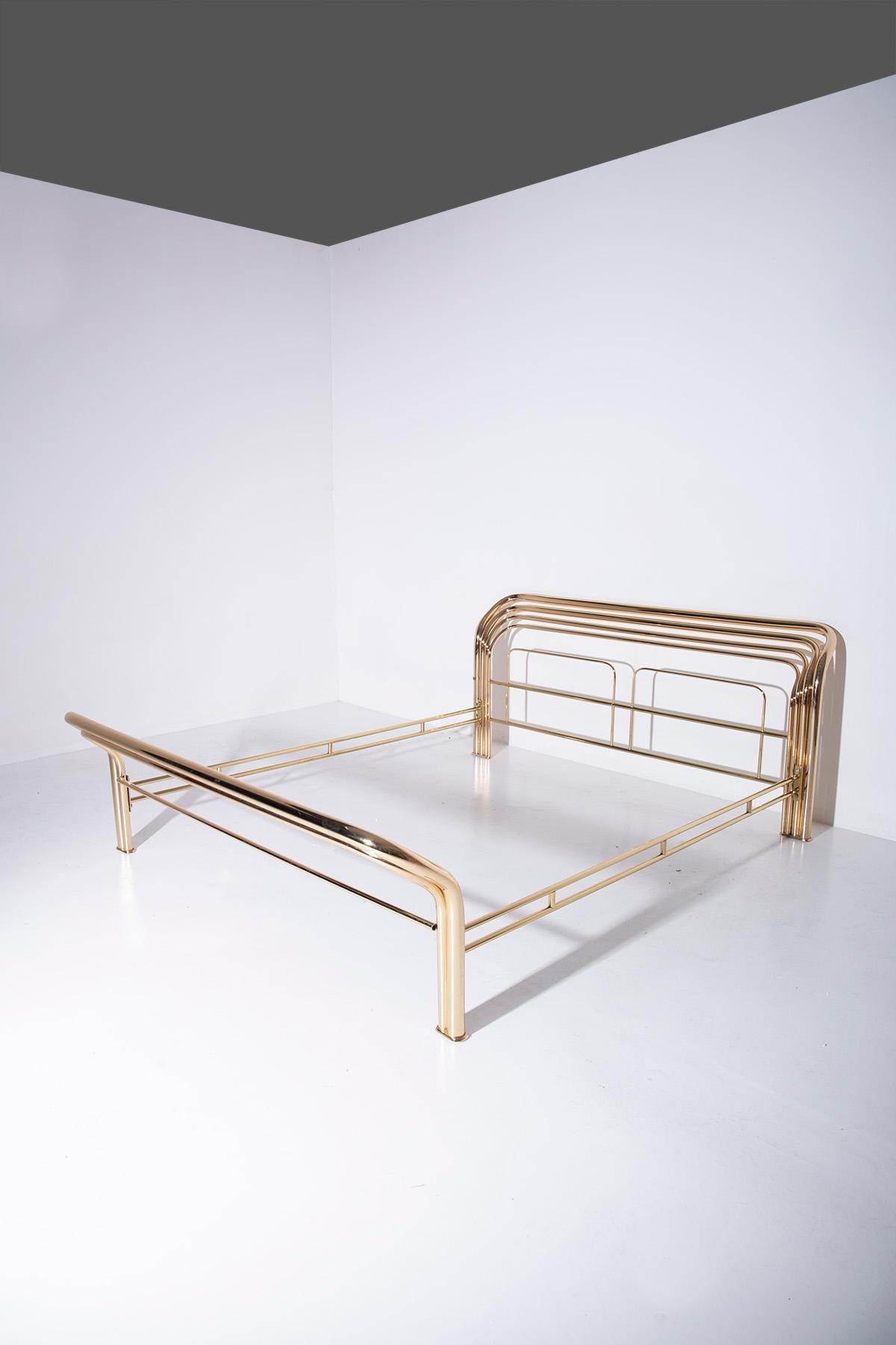 Luciano Frigerio italian vintage Brass bed, branded For Sale 8