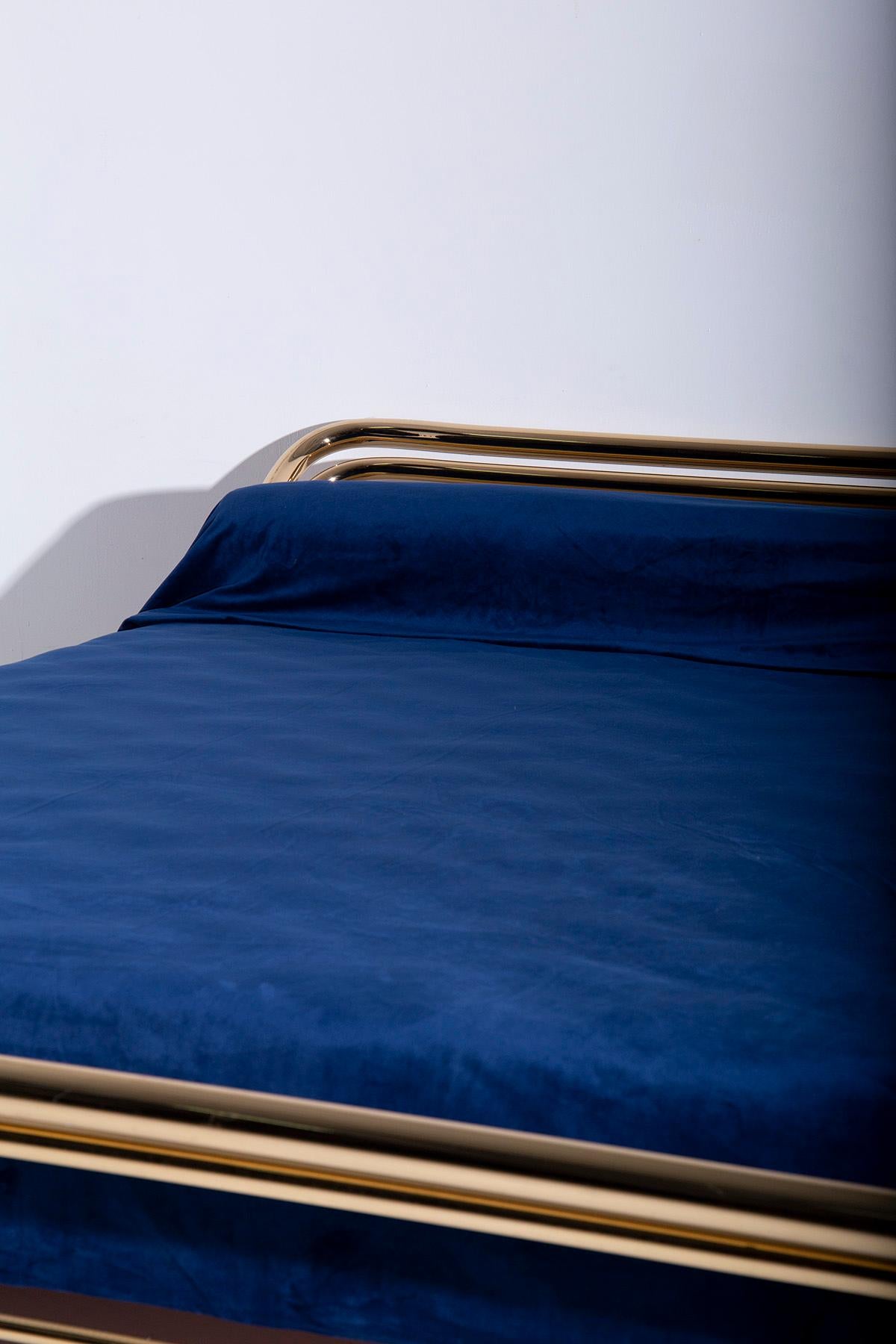 Luciano Frigerio italian vintage Brass bed, branded In Good Condition For Sale In Milano, IT