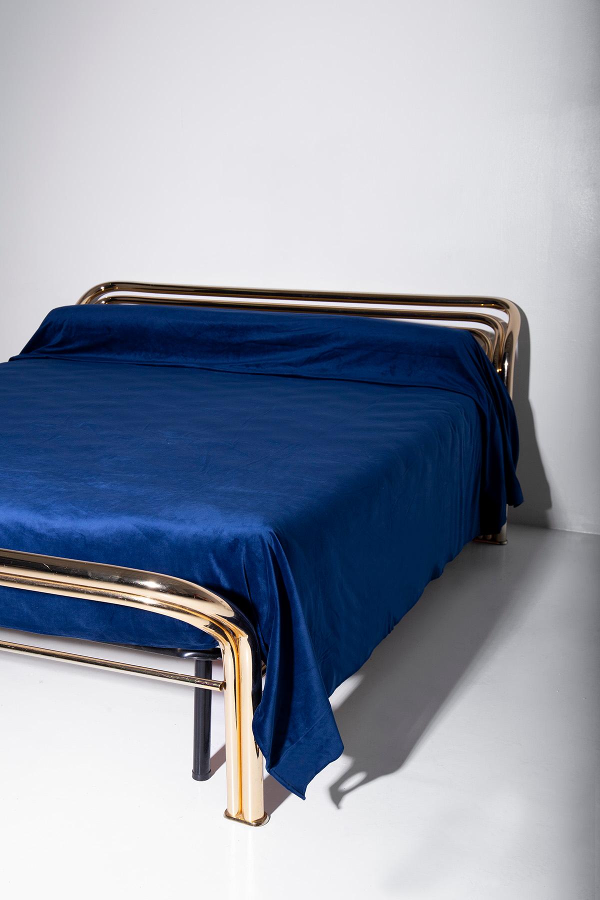 Late 20th Century Luciano Frigerio italian vintage Brass bed, branded For Sale