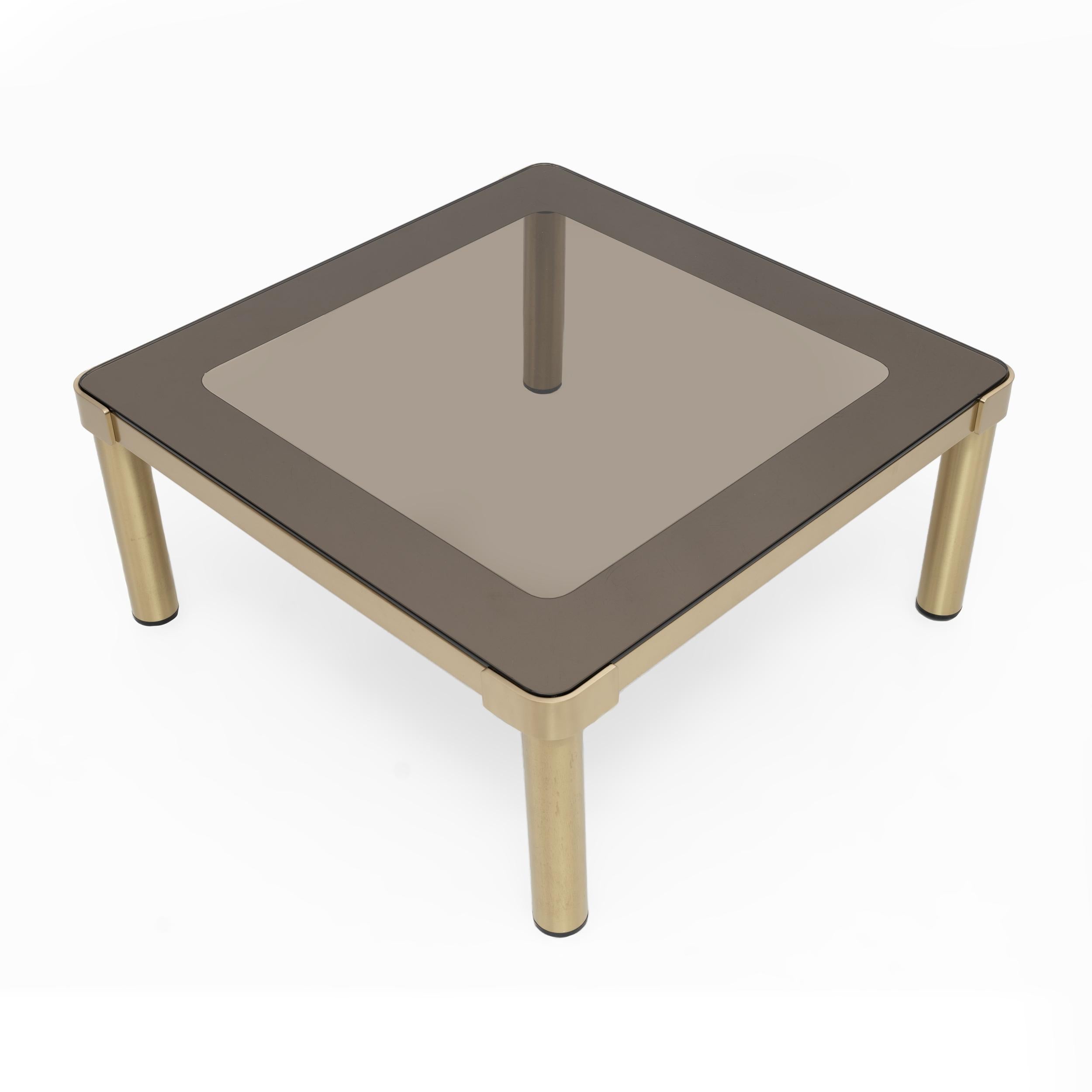 Mid-Century Modern Table basse italienne moderne du milieu du siècle dernier en laiton et verre de Luciano Frigerio, 1970 en vente