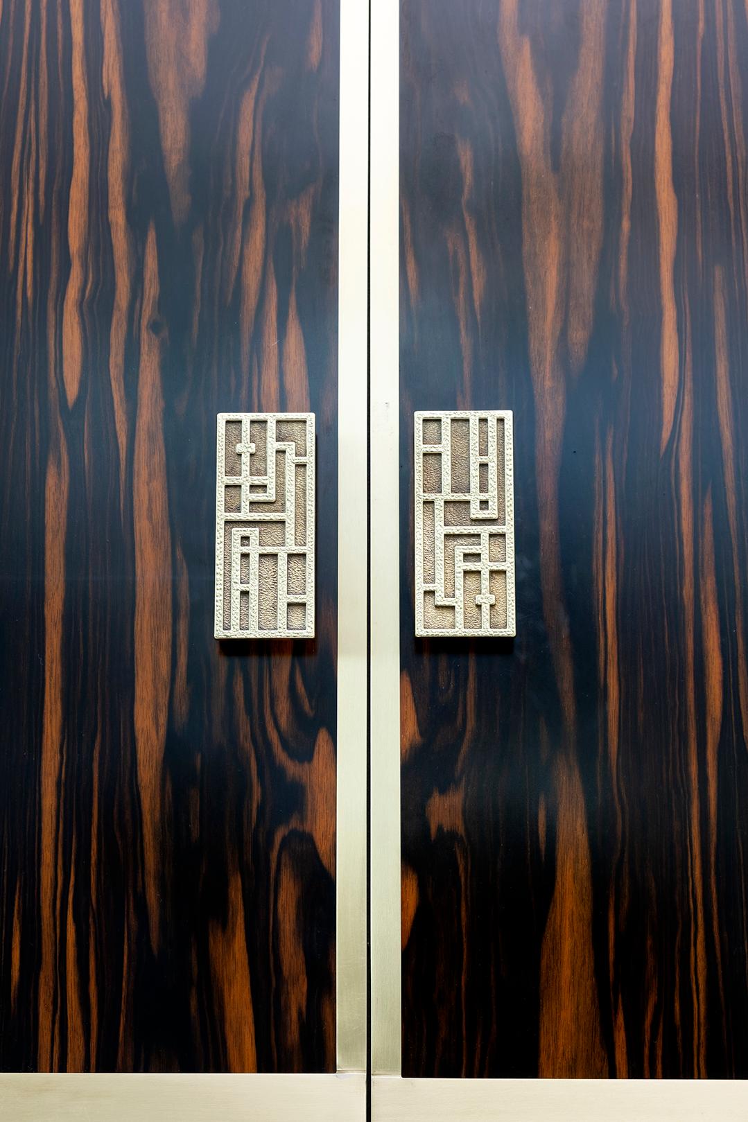 Luciano Frigerio Mid-Century Modern Italian Brass and Walnut Wardrobe, 1970s For Sale 7