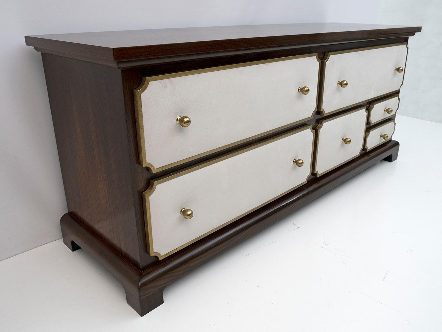 Laiton Commode italienne mi-siècle moderne de Luciano Frigerio en vente