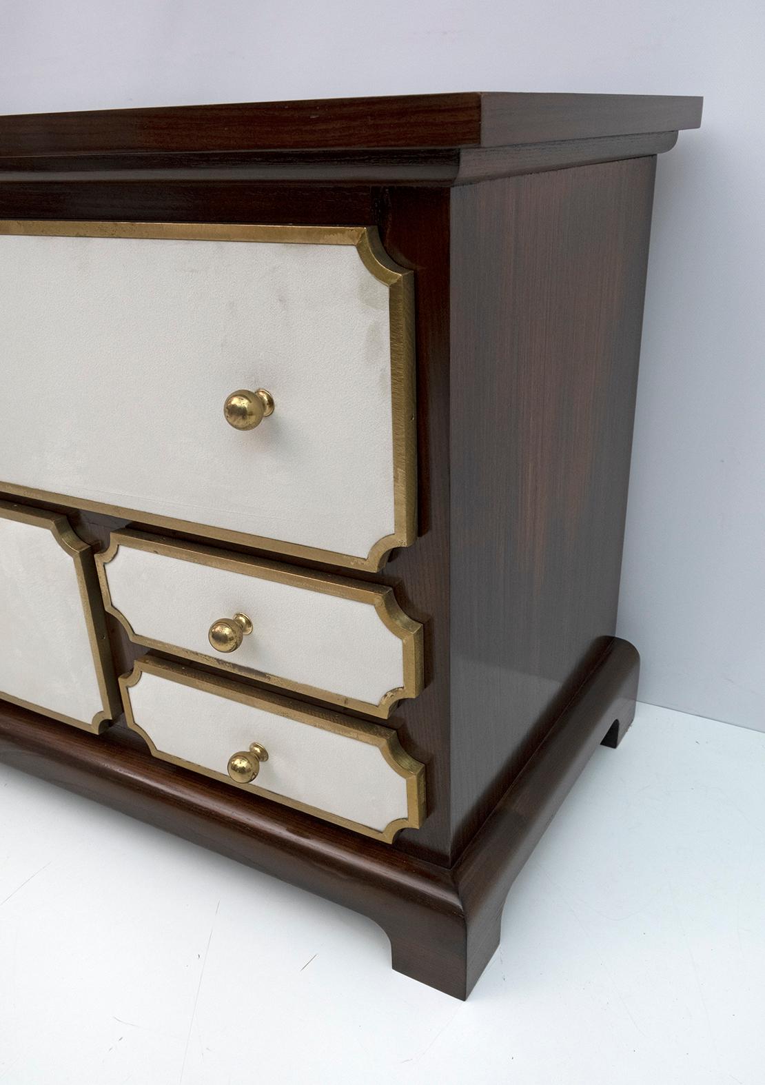 Luciano Frigerio Mid-Century Modern Italian Dresser For Sale 3