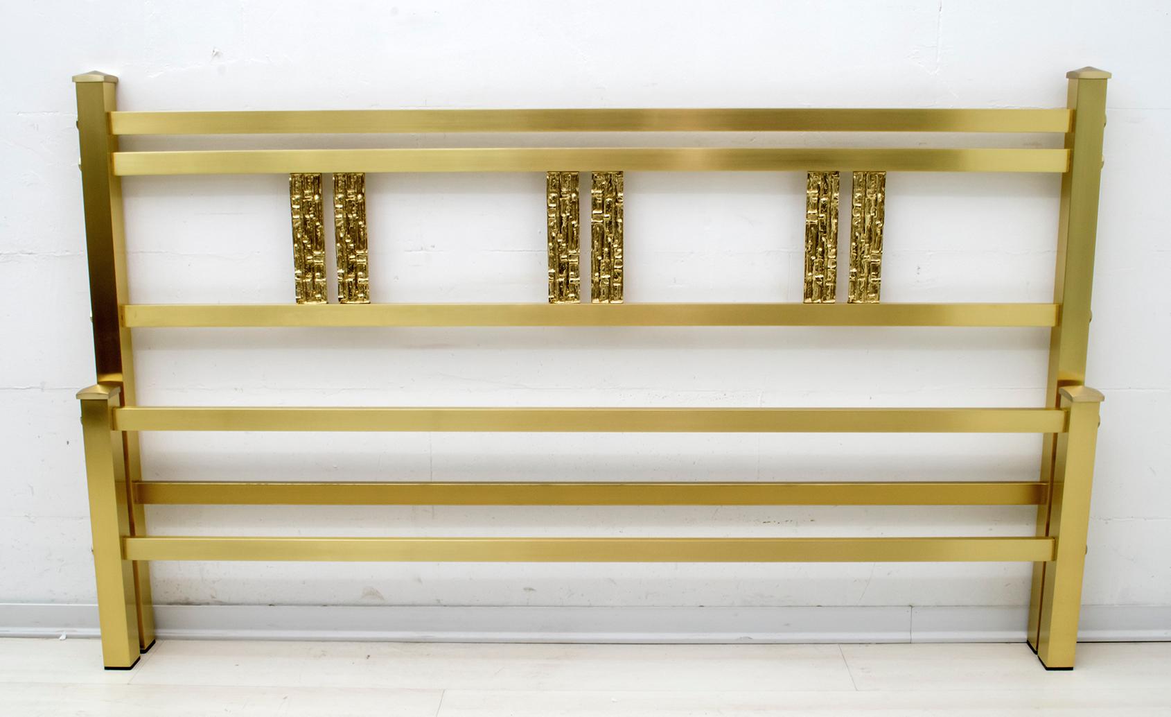 Luciano Frigerio Modernes italienisches Doppelbett aus Gold, Messing und Bronze aus der Mitte des Jahrhunderts (Moderne der Mitte des Jahrhunderts) im Angebot