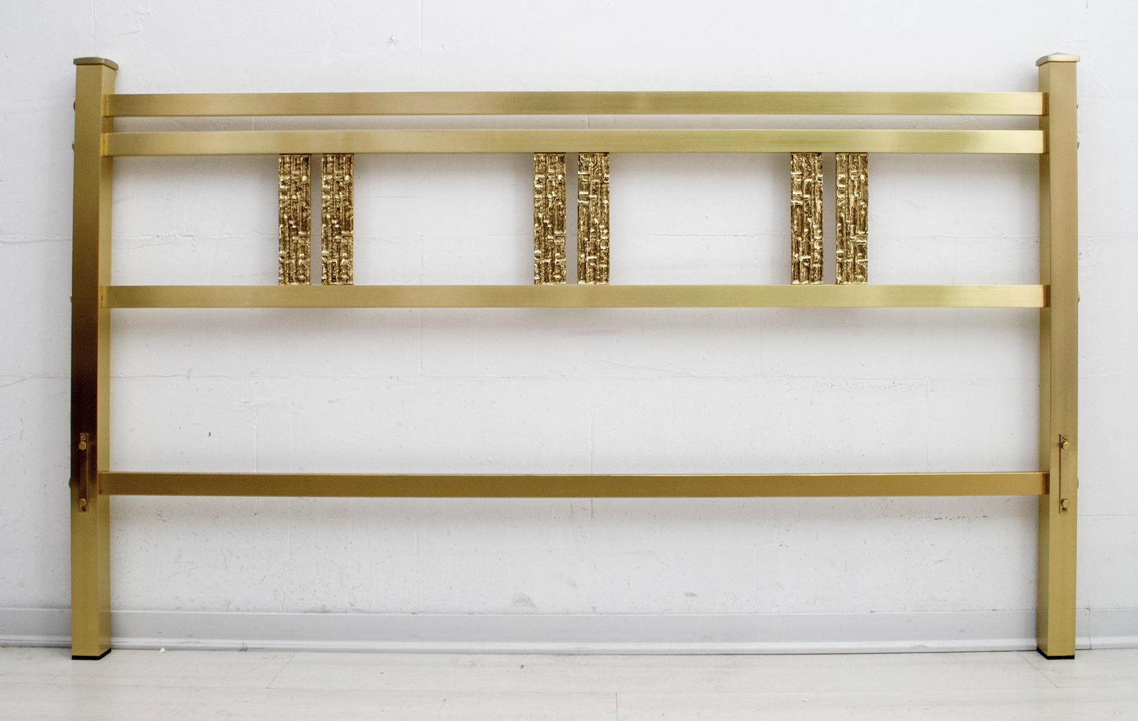 Luciano Frigerio Mid-Century Modern Italian Gold Brass and Bronze Double Bed In Excellent Condition For Sale In Puglia, Puglia