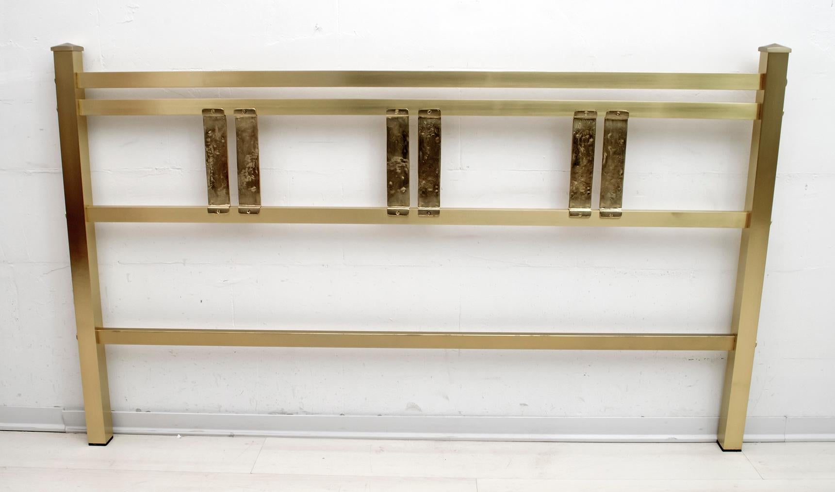 Luciano Frigerio Modernes italienisches Doppelbett aus Gold, Messing und Bronze aus der Mitte des Jahrhunderts (Ende des 20. Jahrhunderts) im Angebot