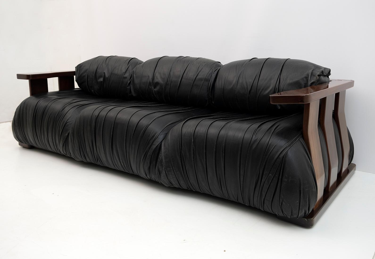 Late 20th Century Luciano Frigerio Mid-Century Modern Italian Wood and Leather Sofa 