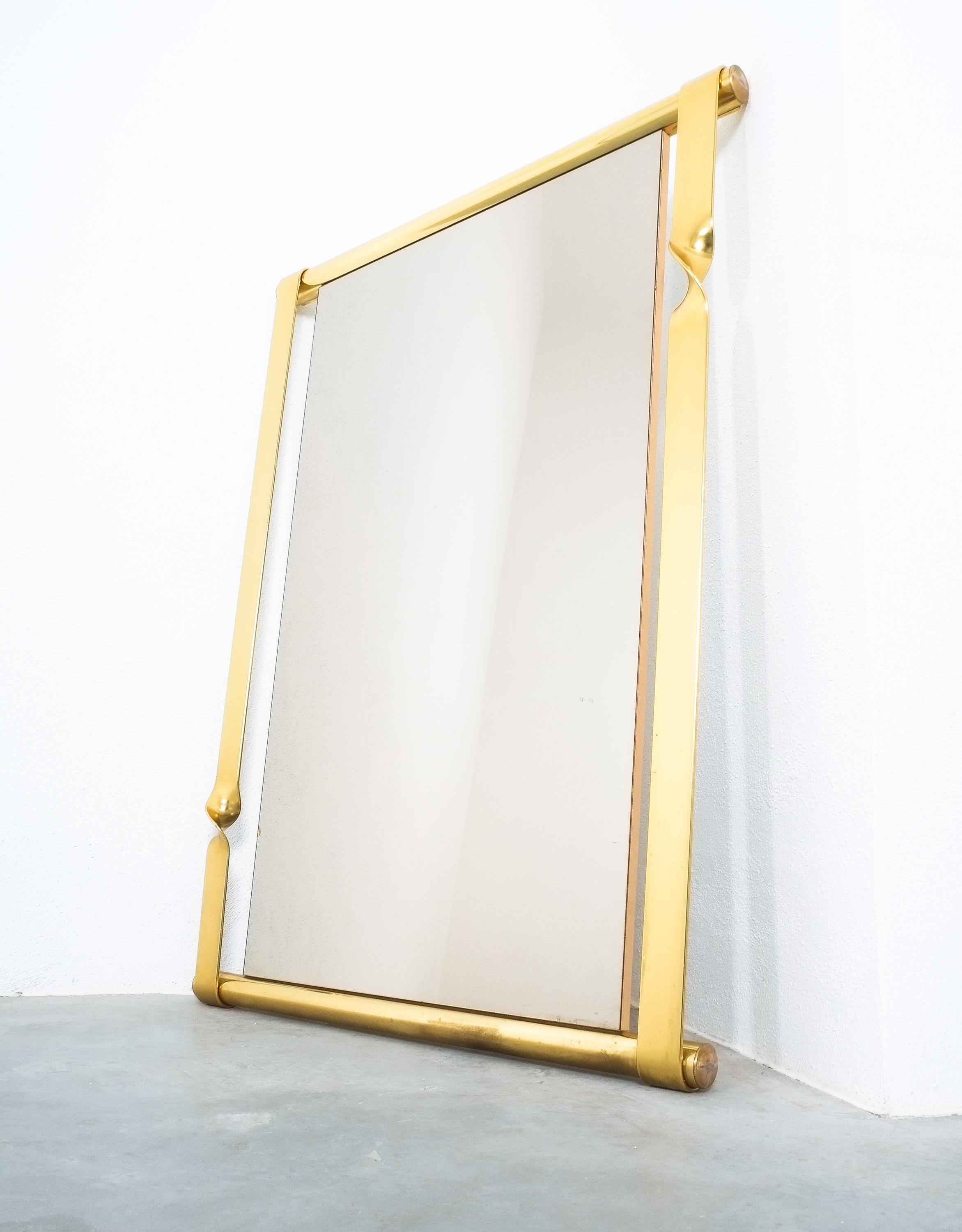 Mid-Century Modern Miroir du milieu du siècle dernier de Luciano Frigerio avec cadre torsadé doré, Italie, vers 1965 en vente