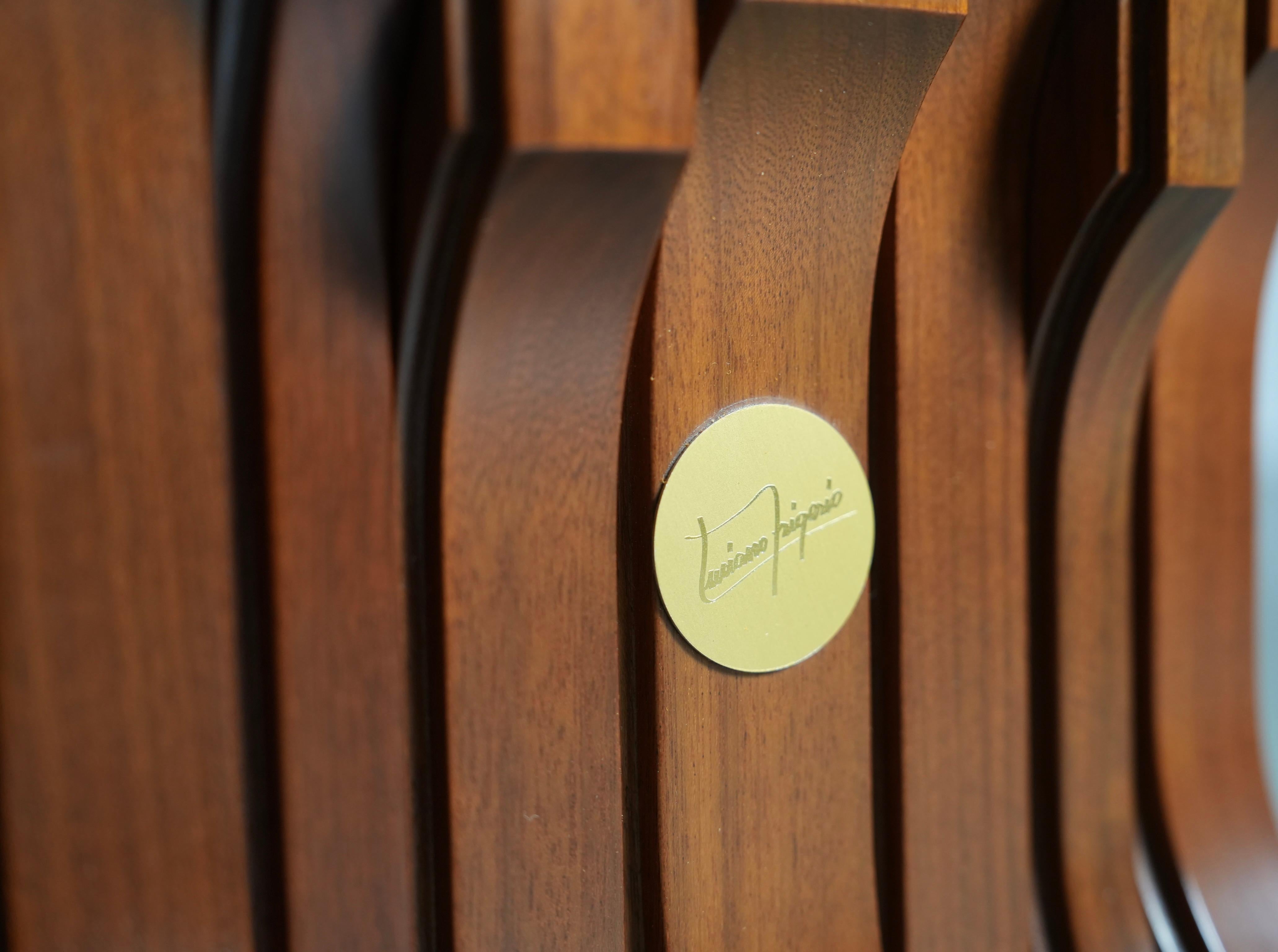 Mid-Century Modern Luciano Frigerio 'Norman' Deux chaises longues en noyer et daim, Italie, 1968 en vente