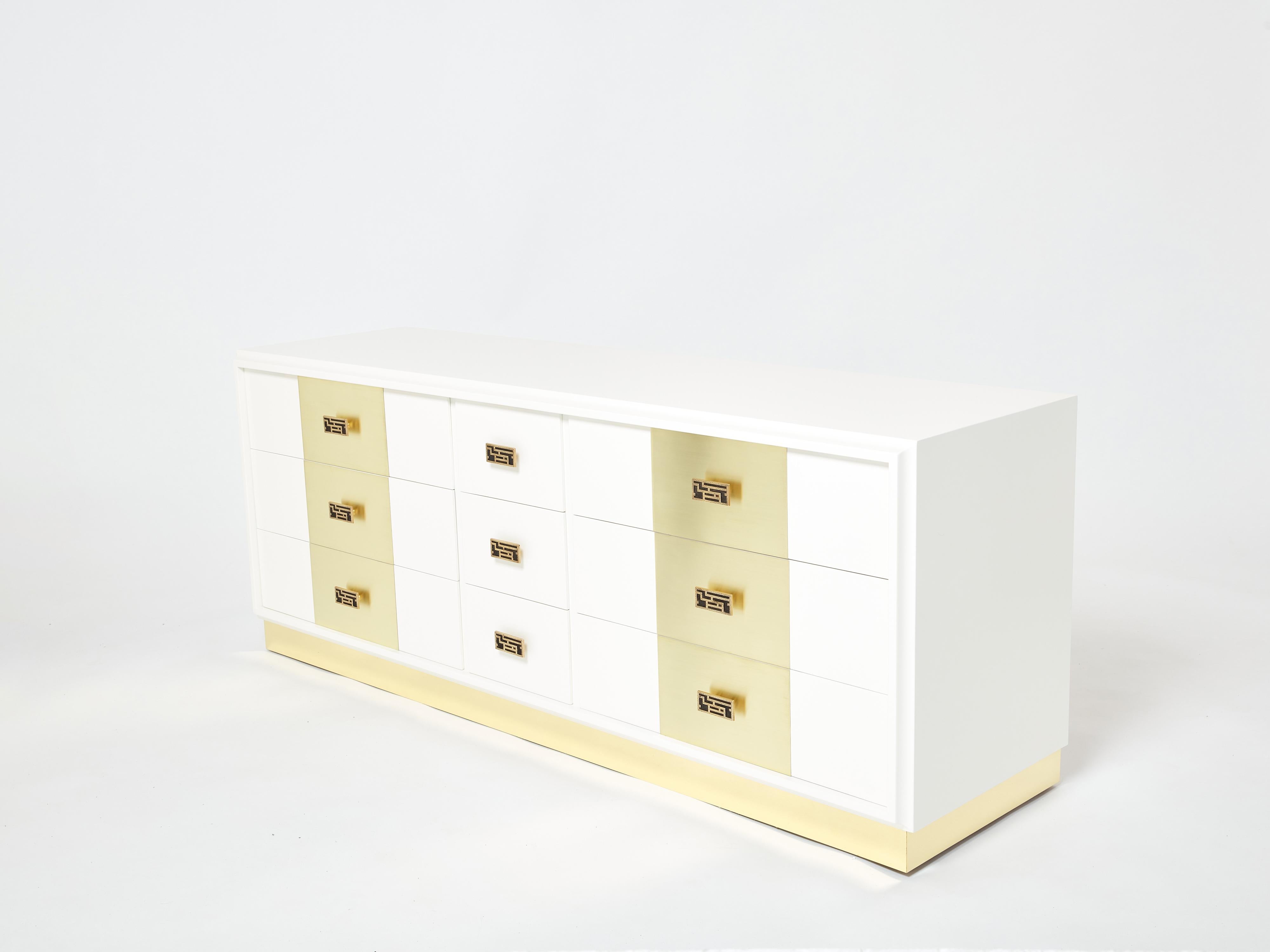 This rare Italian Mid-Century off white lacquered commode would be stunning in any bedroom. Designed by Luciano Frigerio for Frigerio Di Desio in Italy in the late 1970s, the satin off white lacquer paired with the mix of polished and brushed brass