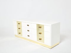 Commode en laiton laqué blanc cassé Luciano Frigerio, années 1970