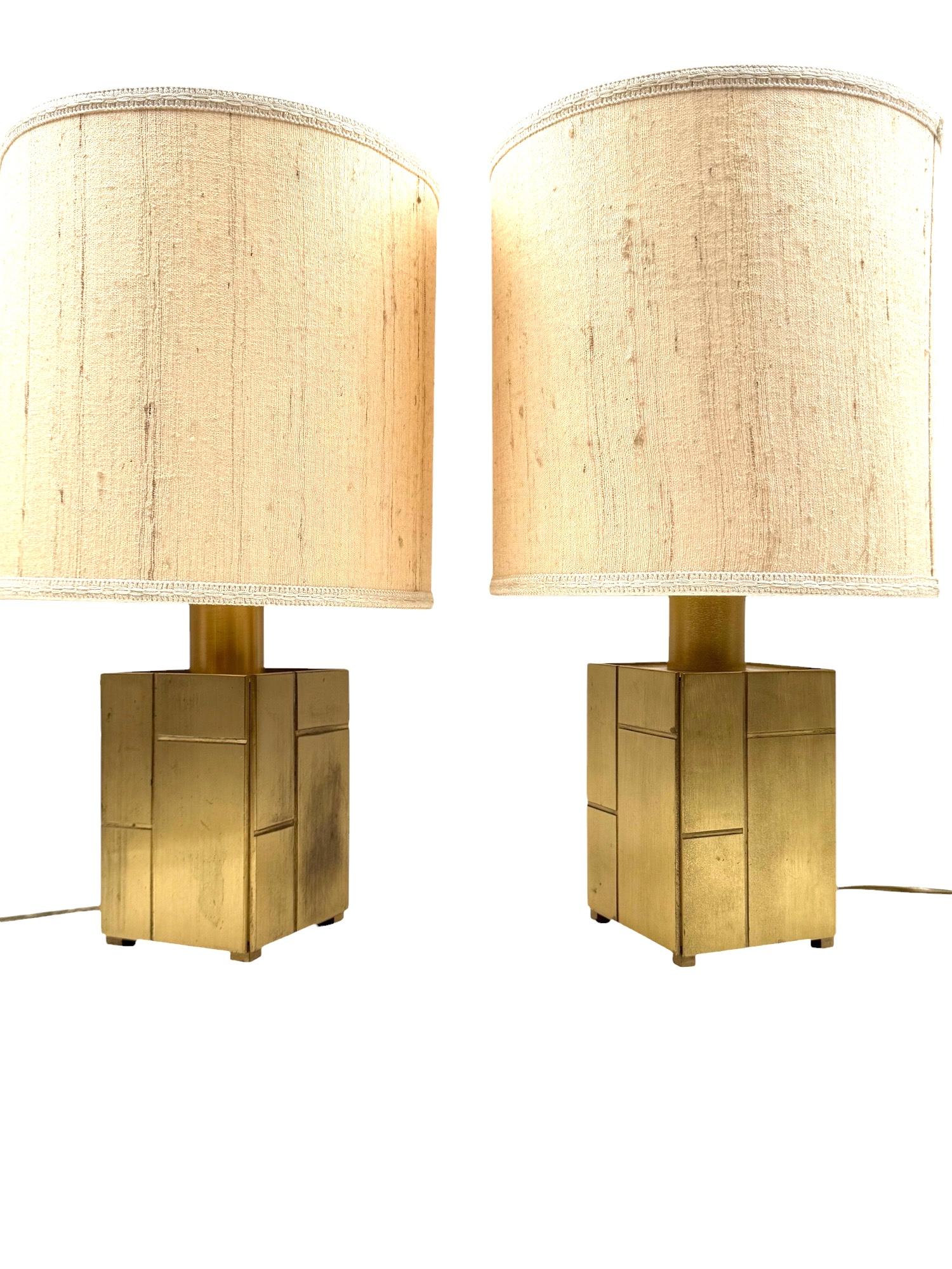 Italian Luciano Frigerio, paire de lampes de table en laiton mod. Louis, Frigerio Italie, années 1970