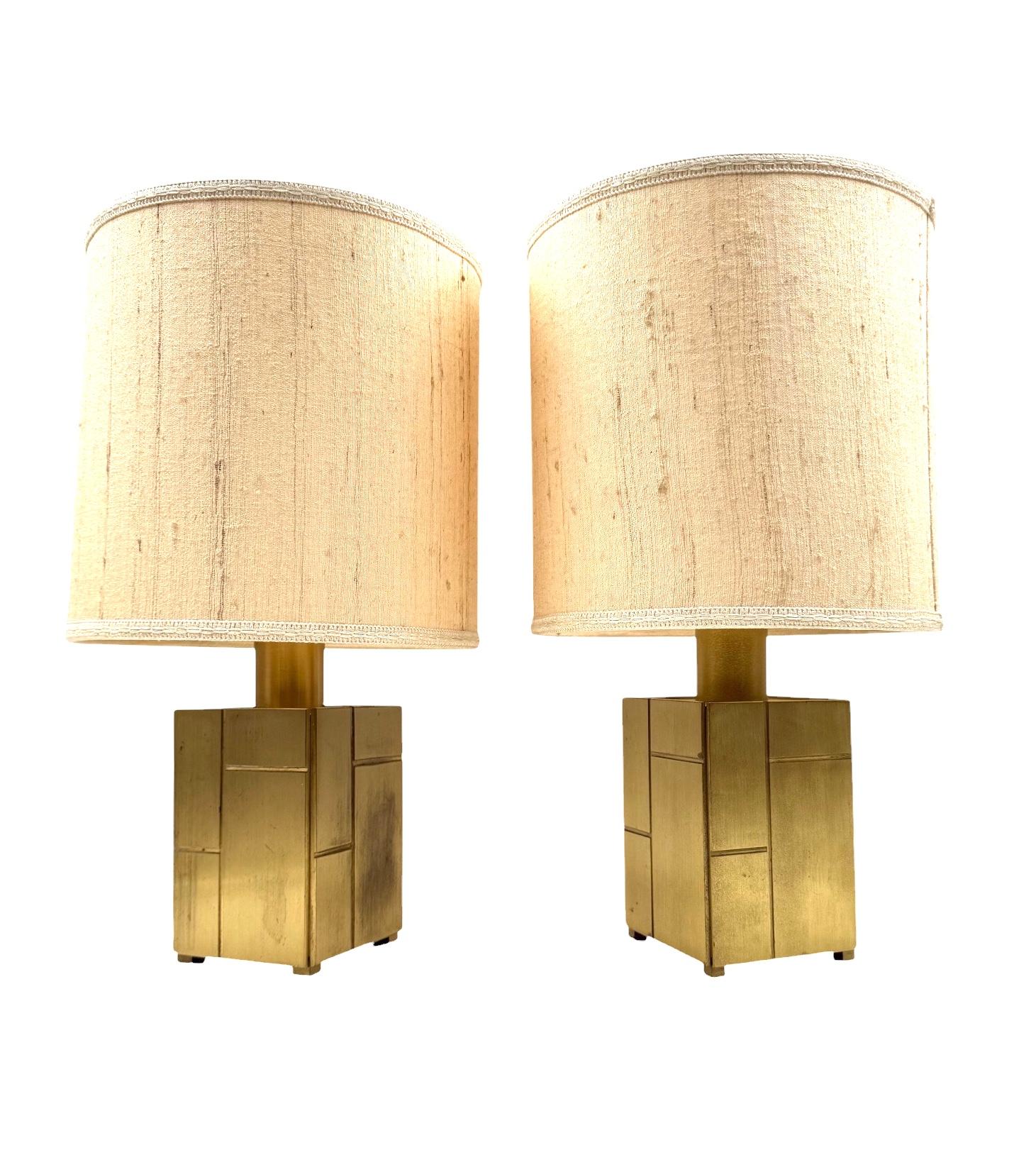 Laiton Luciano Frigerio, paire de lampes de table en laiton mod. Louis, Frigerio Italie, années 1970