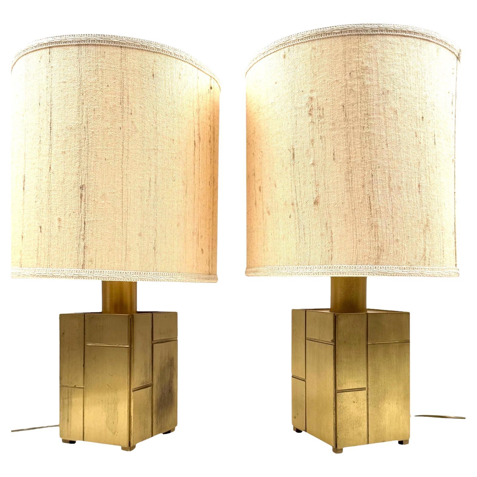 Luciano Frigerio, pair of brass table lamps mod. Louis, Frigerio Italy, 1970s
